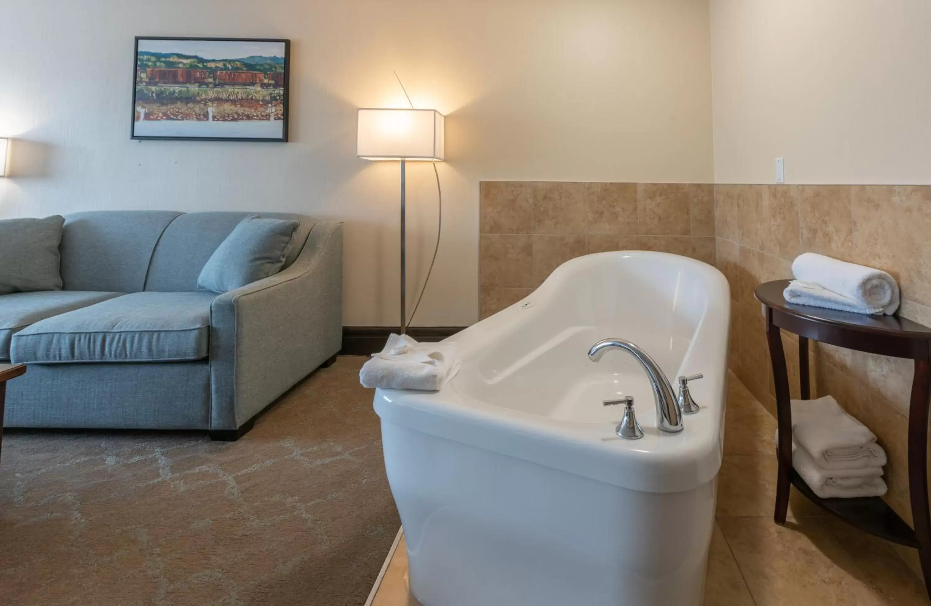 Bath in Prestige Rocky Mountain Resort Cranbrook, WorldHotels Crafted