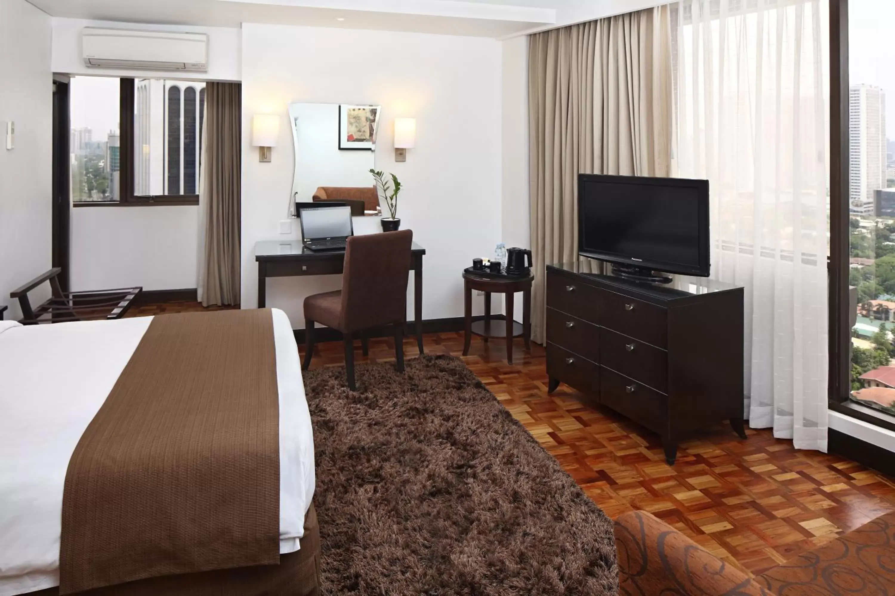 Bedroom, TV/Entertainment Center in City Garden Hotel Makati