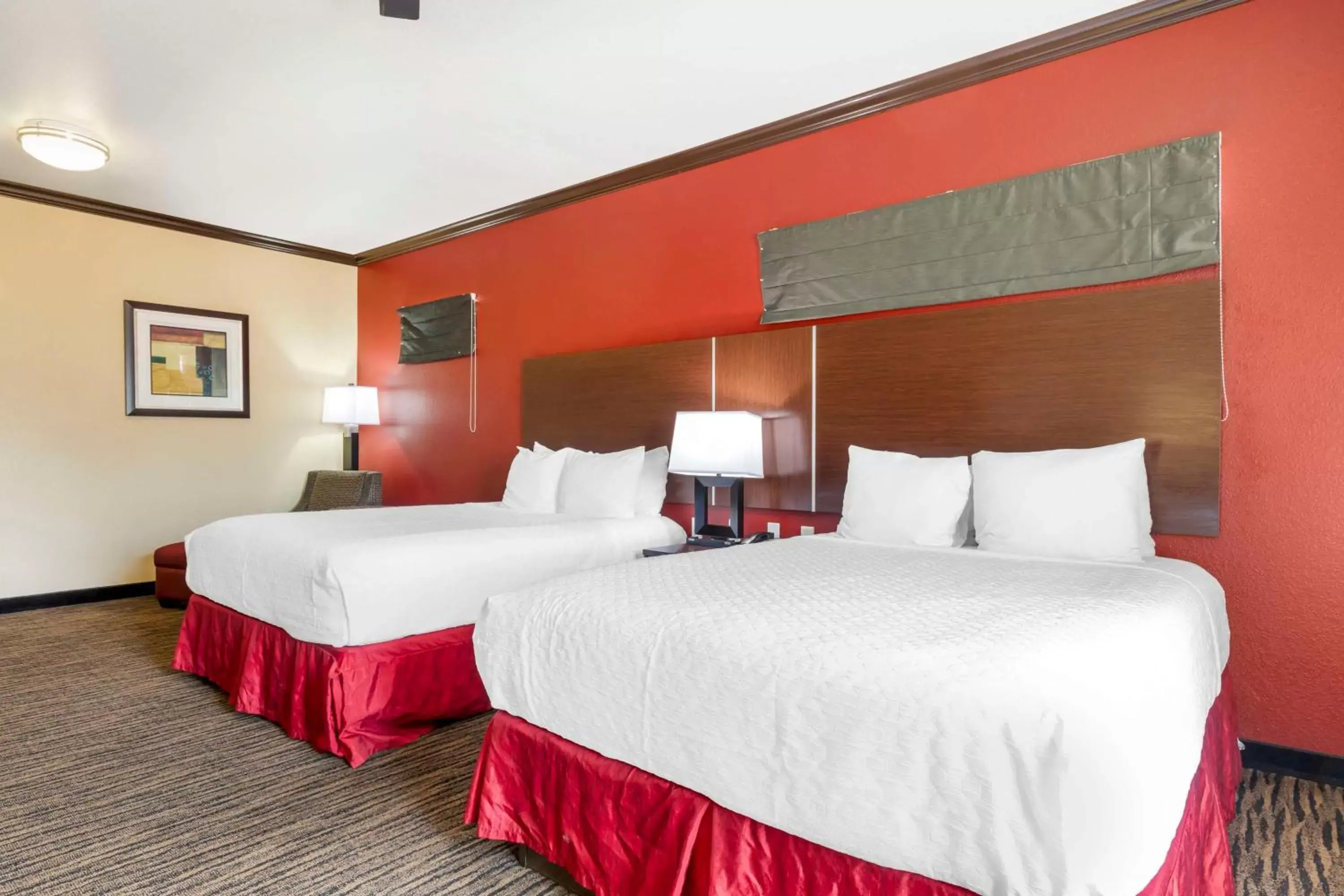 Quadruple Room with Bathtub - Disability Access/Non-Smoking in Best Western Plus Classic Inn and Suites Quadruple Room with Bathtub - Disability Access/Non-Smoking in Best Western Plus Classic Inn and Suites