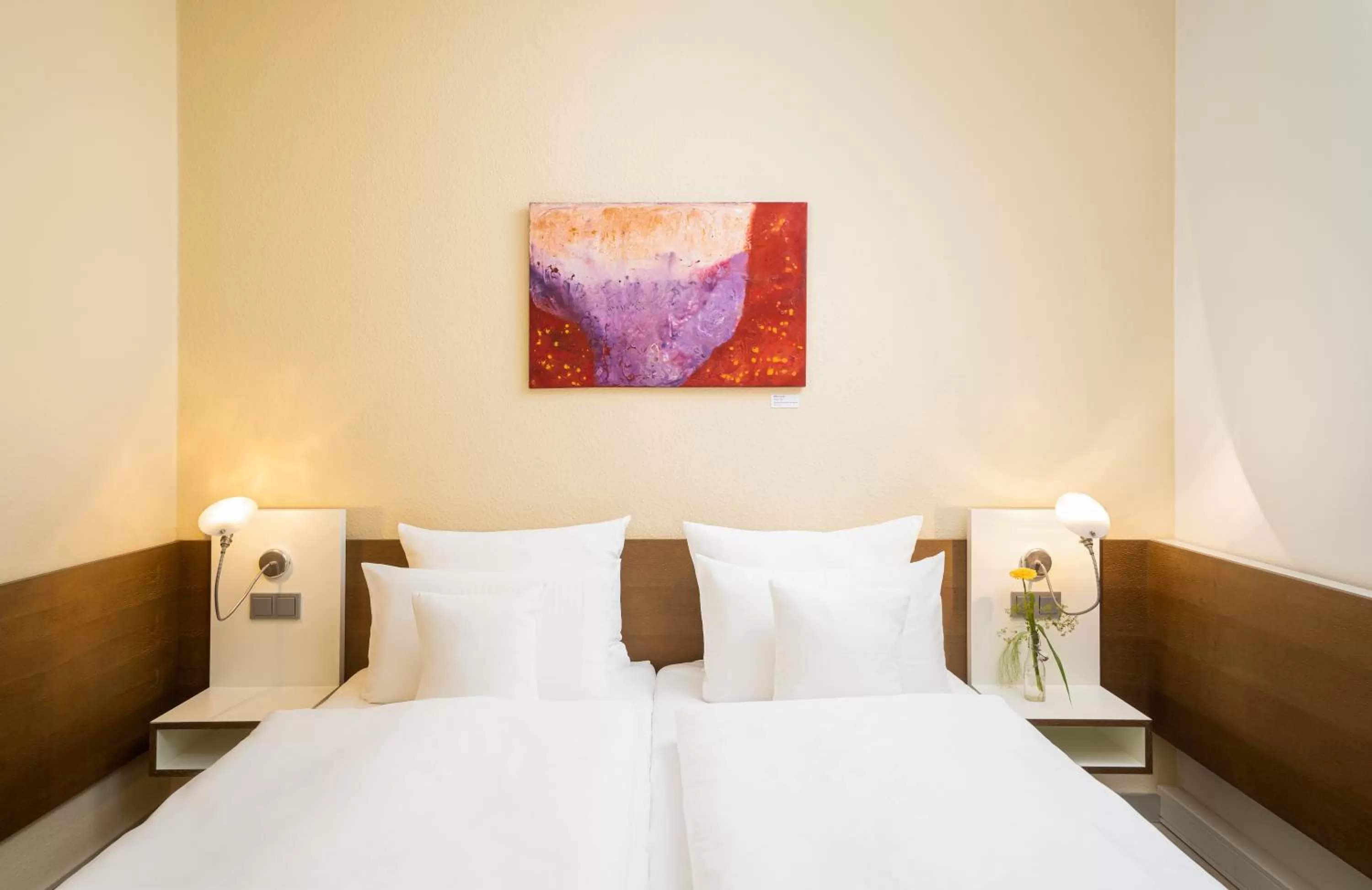 Photo of the whole room, Bed in Flussbett Hotel