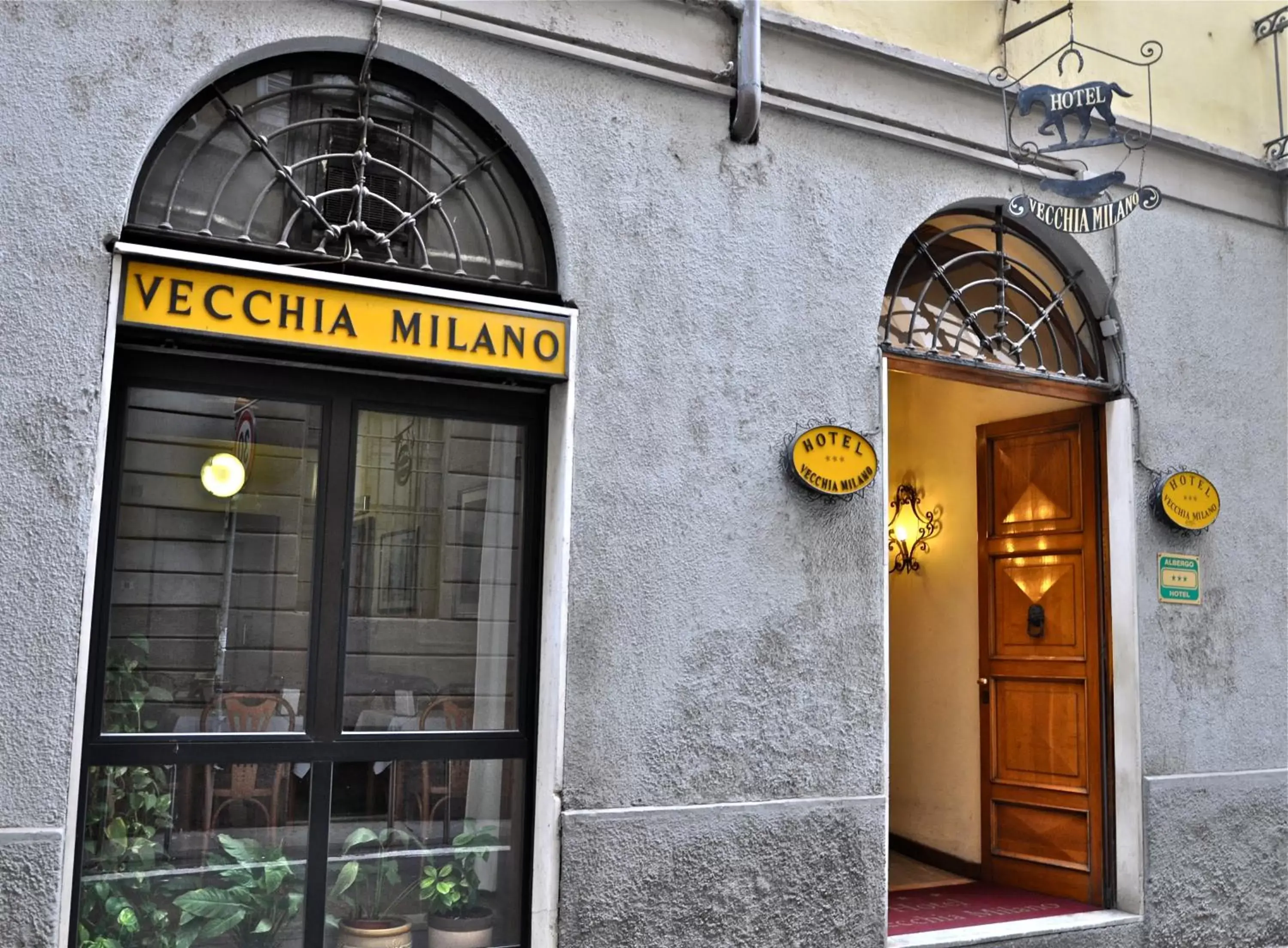 Facade/entrance in Hotel Vecchia Milano