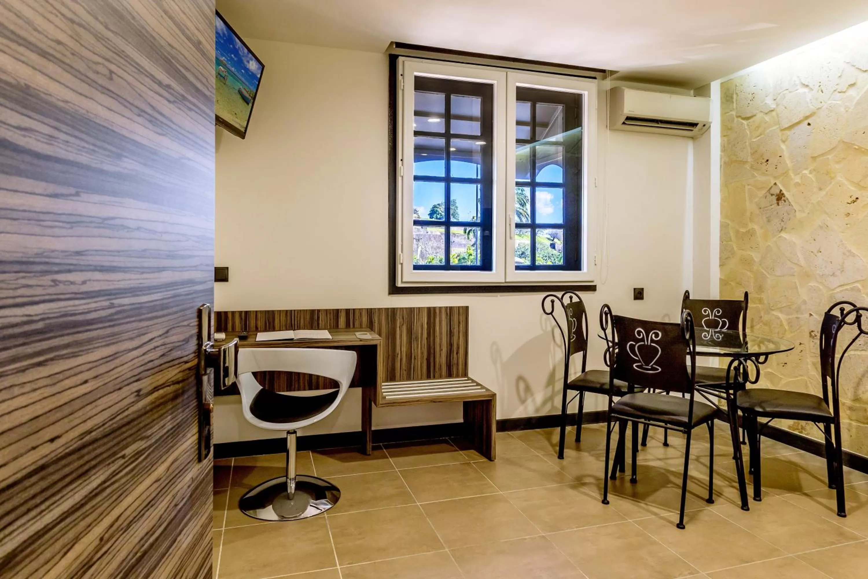 Dining area in Residence Fort Savane