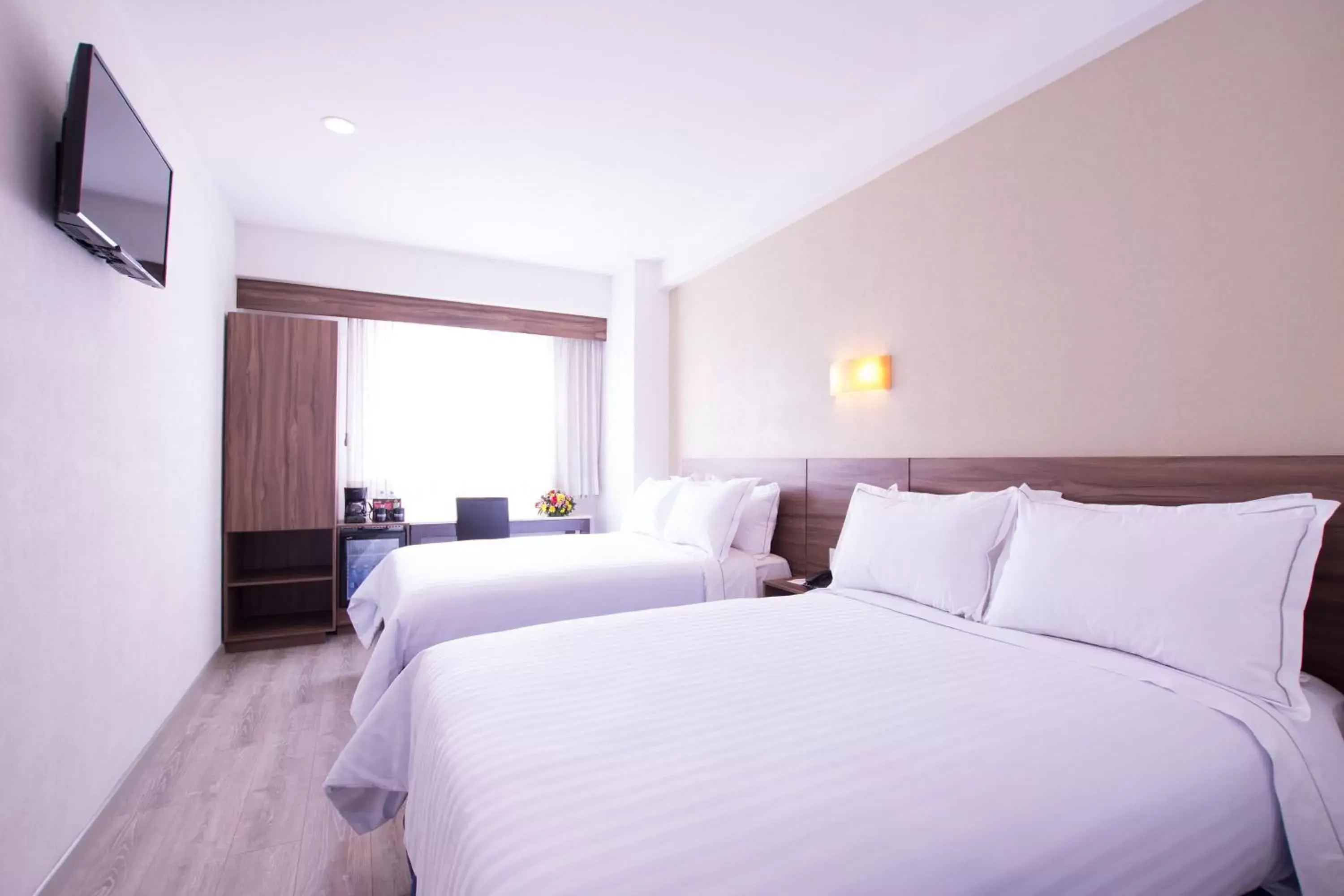 Photo of the whole room, Bed in Crown Victoria Hotel Photo of the whole room, Bed in Crown Victoria Hotel