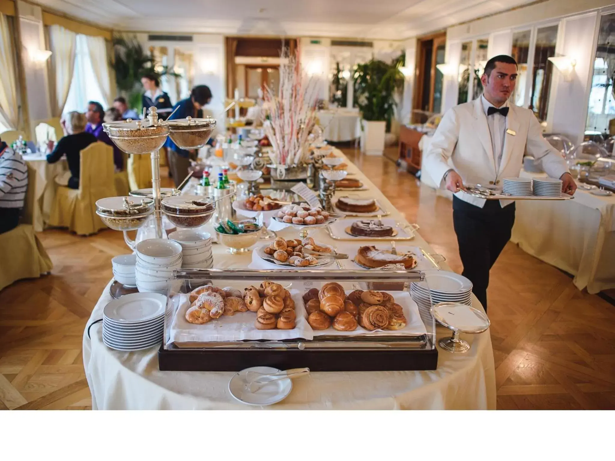 Food and drinks in Grand Hotel Vesuvio