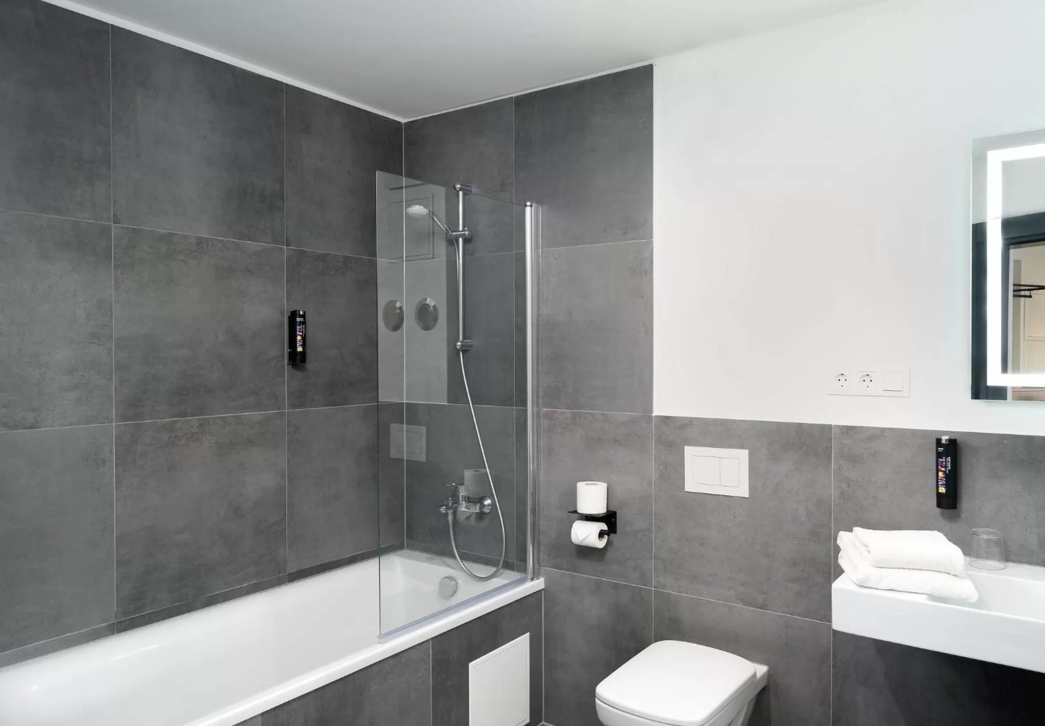 Bathroom in DIWOTEL l RÜSSELSHEIM