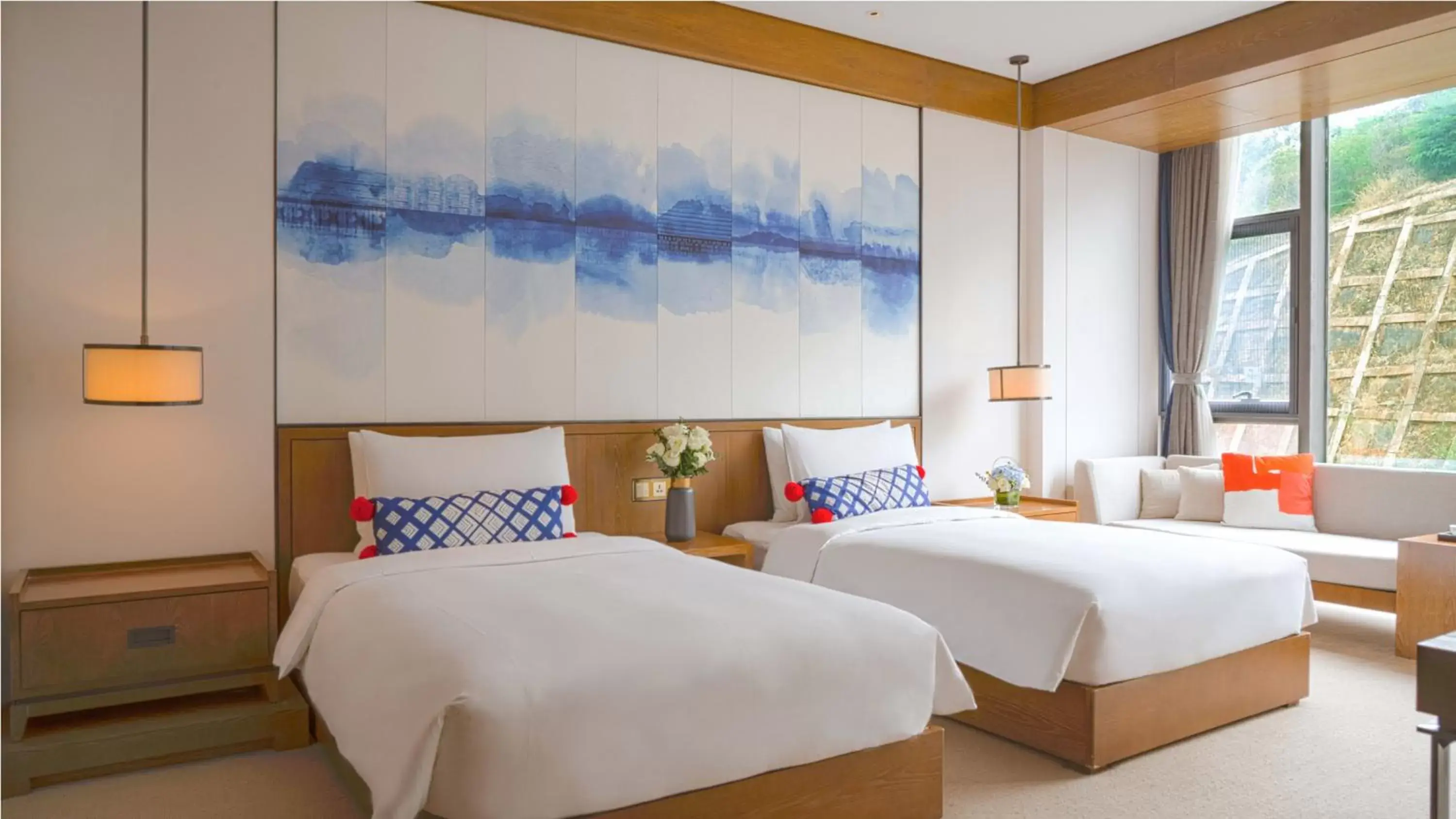 Photo of the whole room, Bed in Hotel Indigo Dali Erhai, an IHG Hotel
