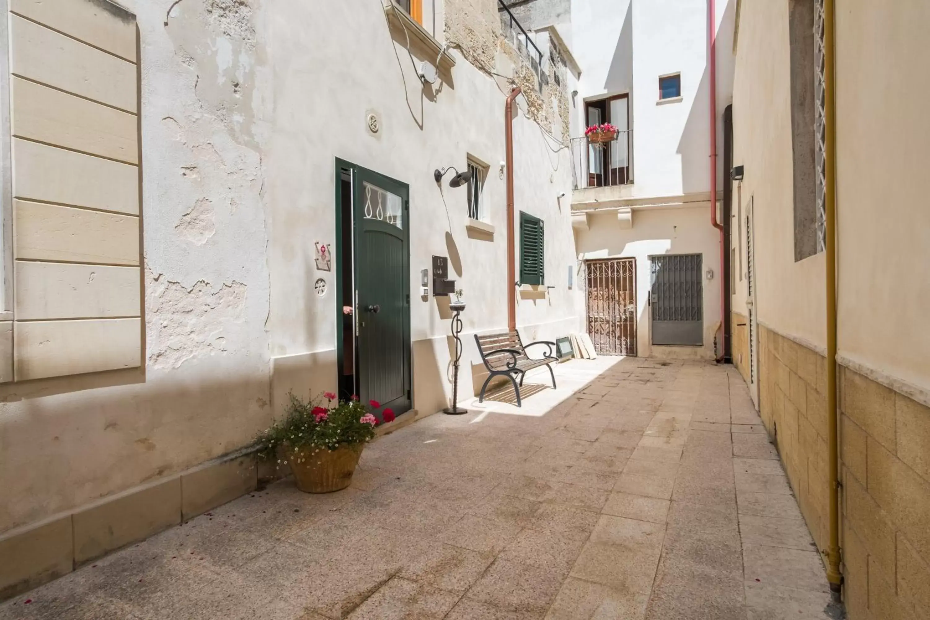 Inner courtyard view in Amatè Suite