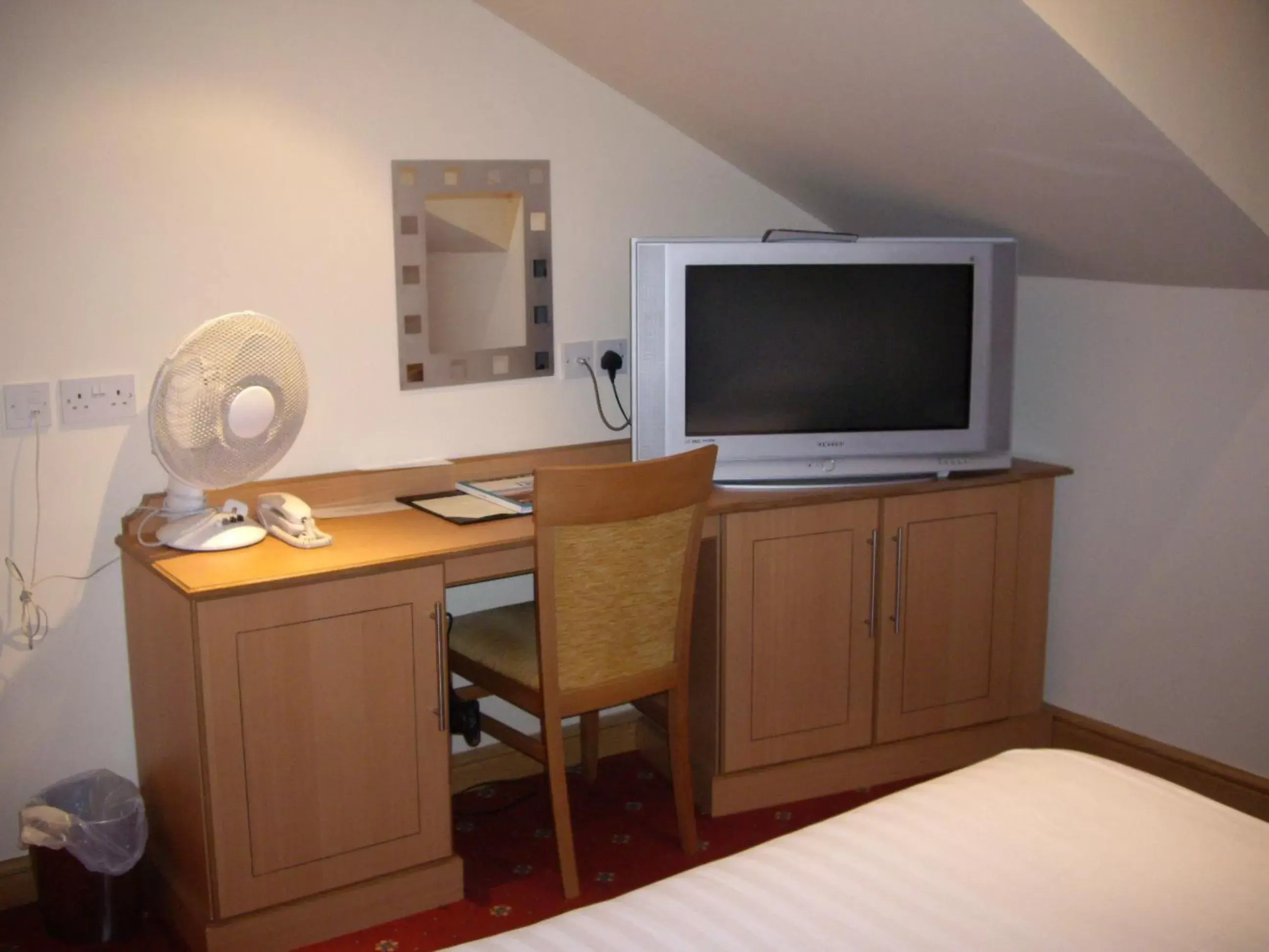 TV and multimedia, TV/Entertainment Center in Corn Mill Lodge Hotel