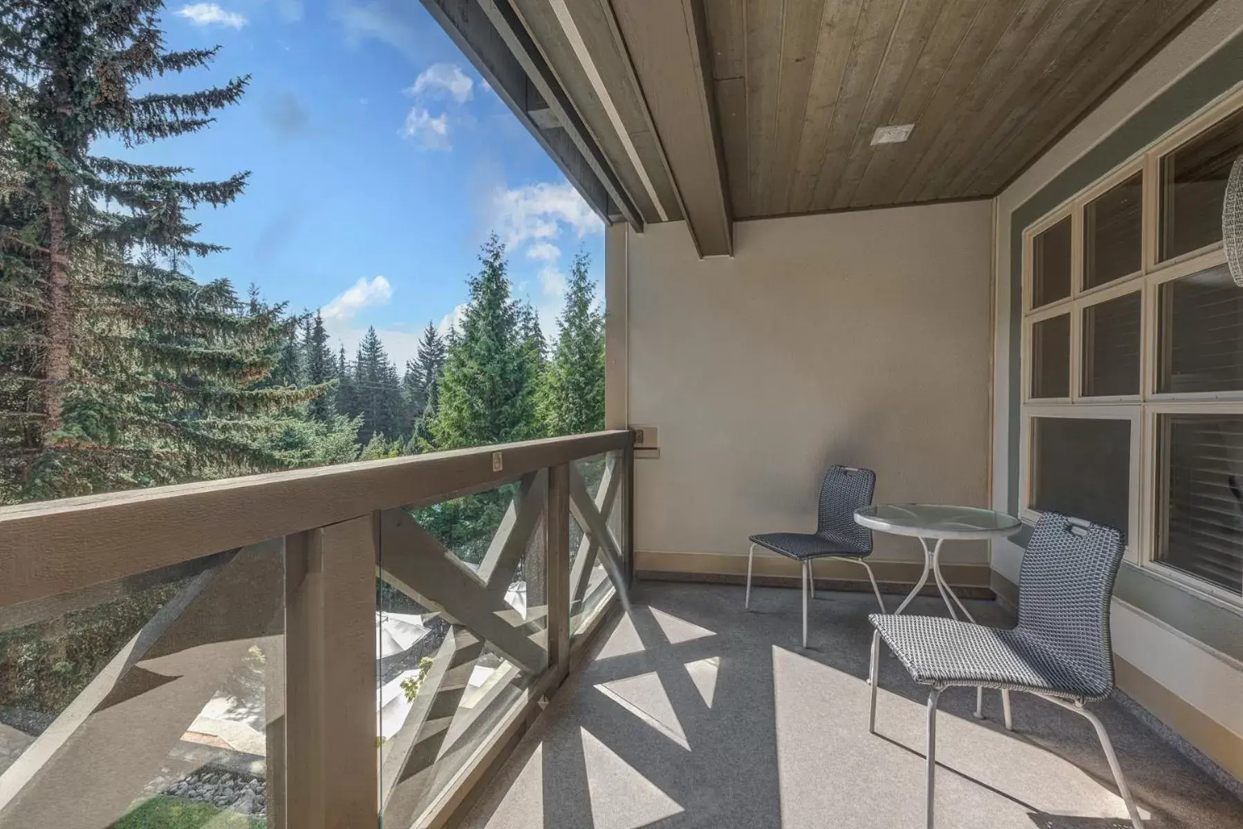 View (from property/room), Balcony/Terrace in Blackcomb Springs Suites by CLIQUE