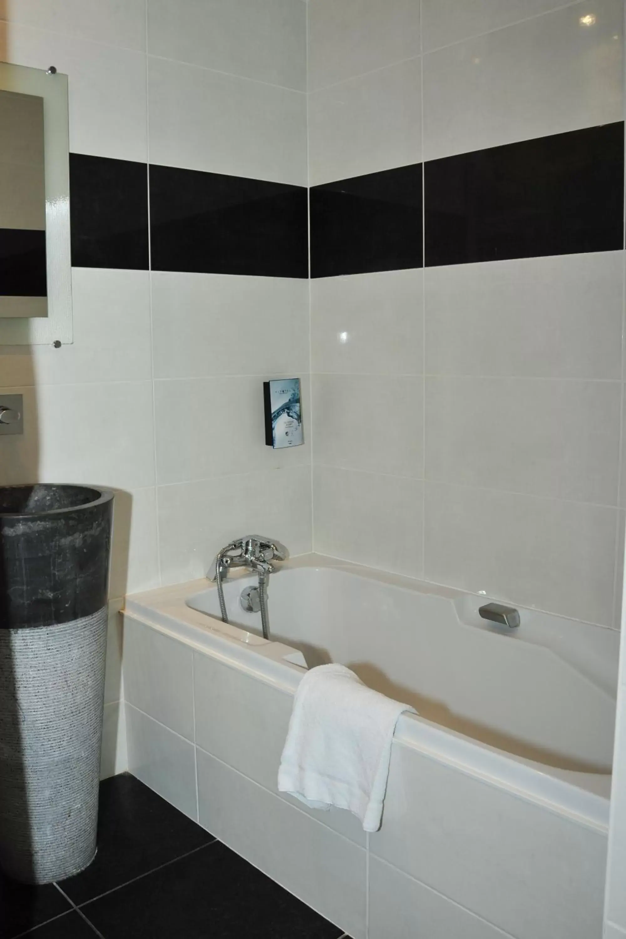 Shower, Bathroom in Cit'Hotel Europeen