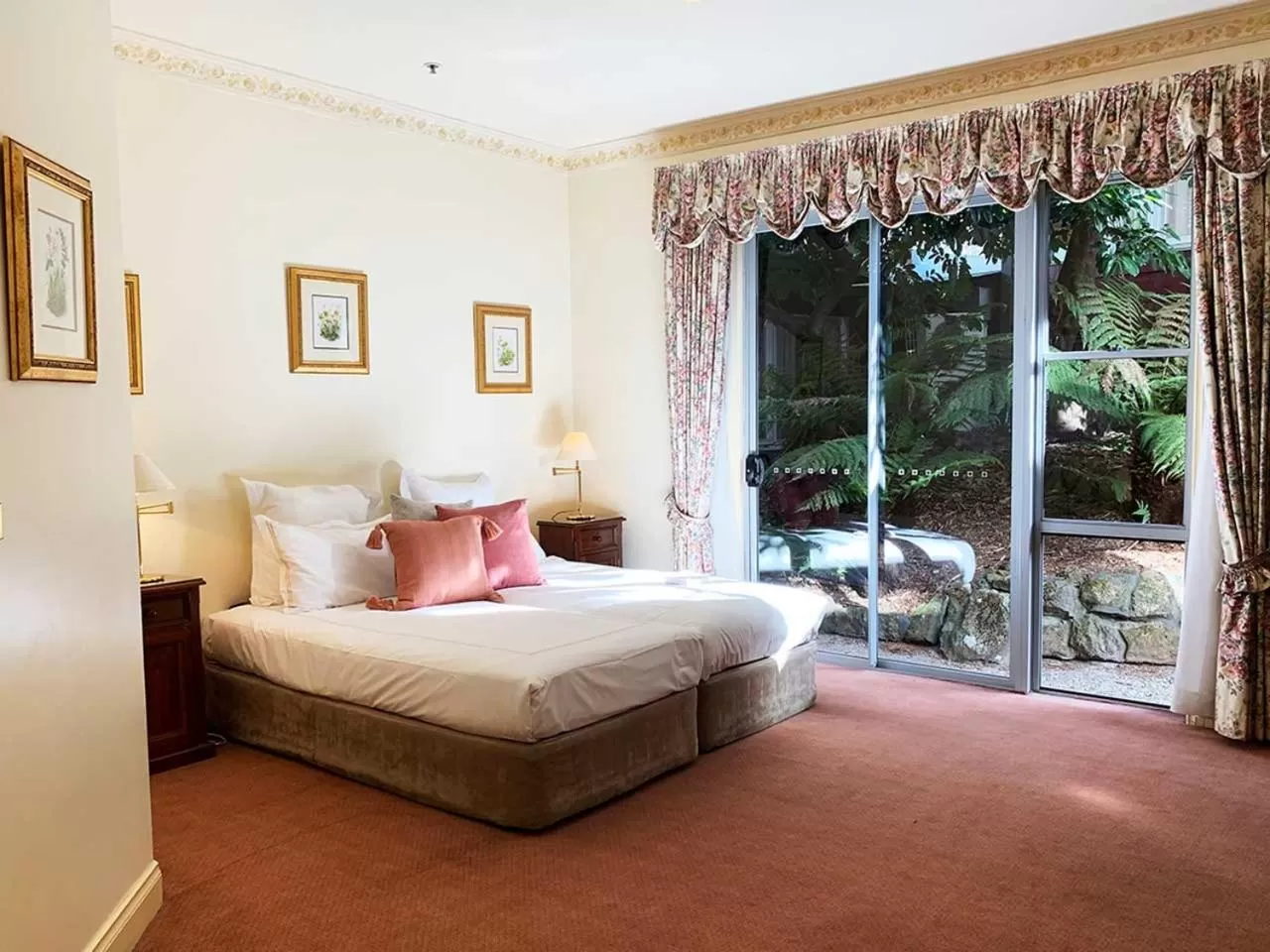 Heritage Spa & Fireplace Family 2-Bedroom Suite in Mountain Heritage Hotel