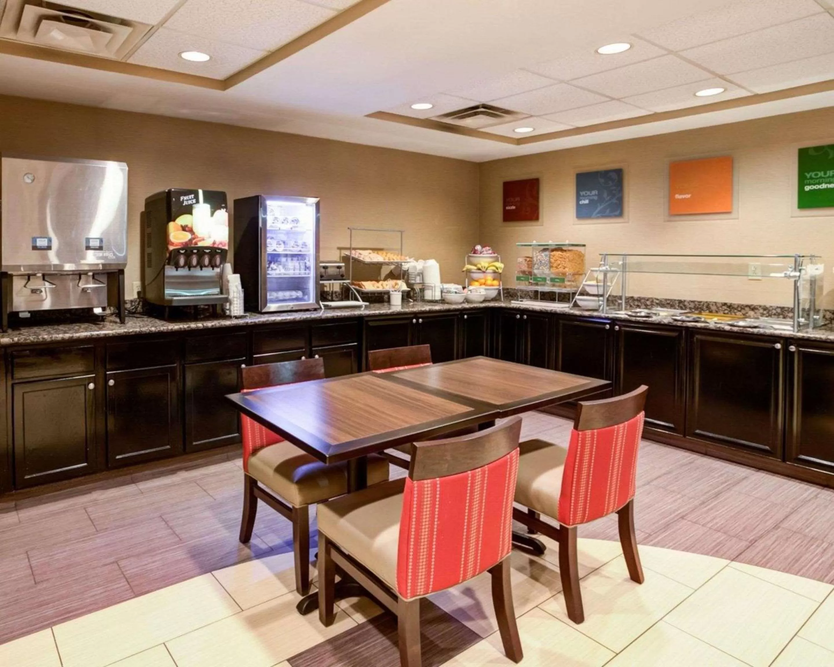 Restaurant/places to eat in Comfort Suites Airport