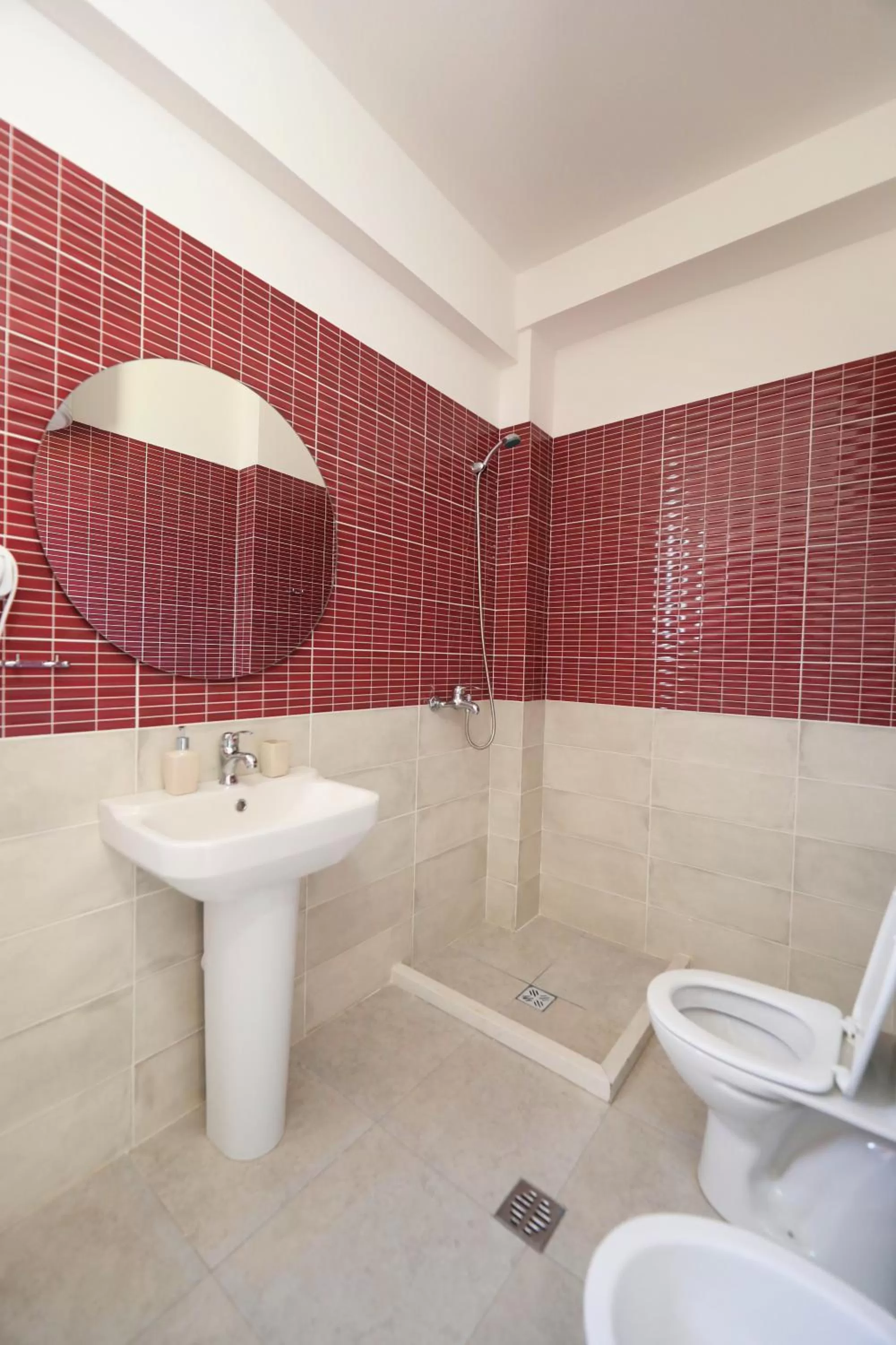 Toilet in Maor Hotel