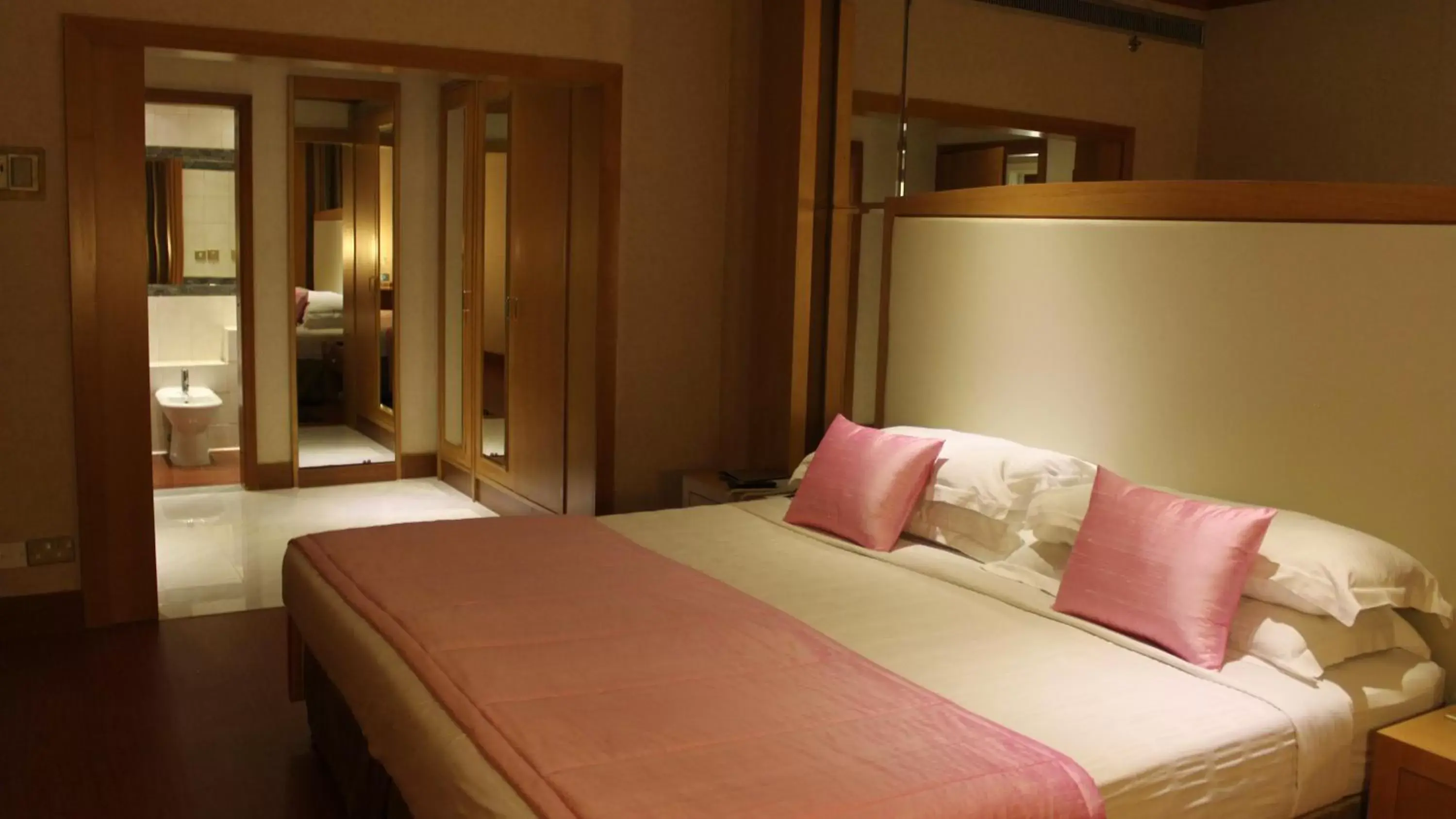 Bedroom, Bed in Jeddah Grand Hotel