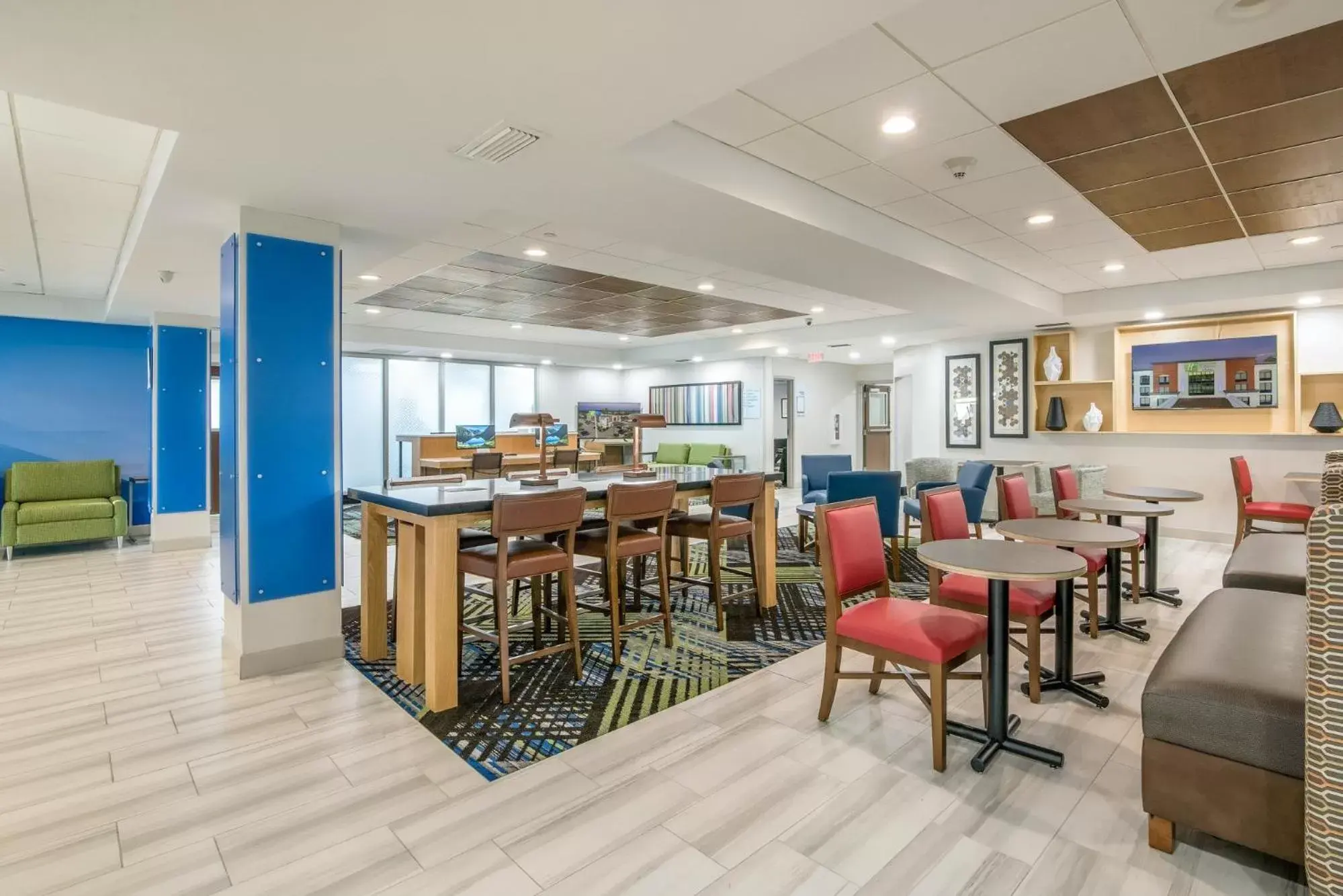 Lounge or bar, Restaurant/Places to Eat in Holiday Inn Express & Suites Longview North, an IHG Hotel