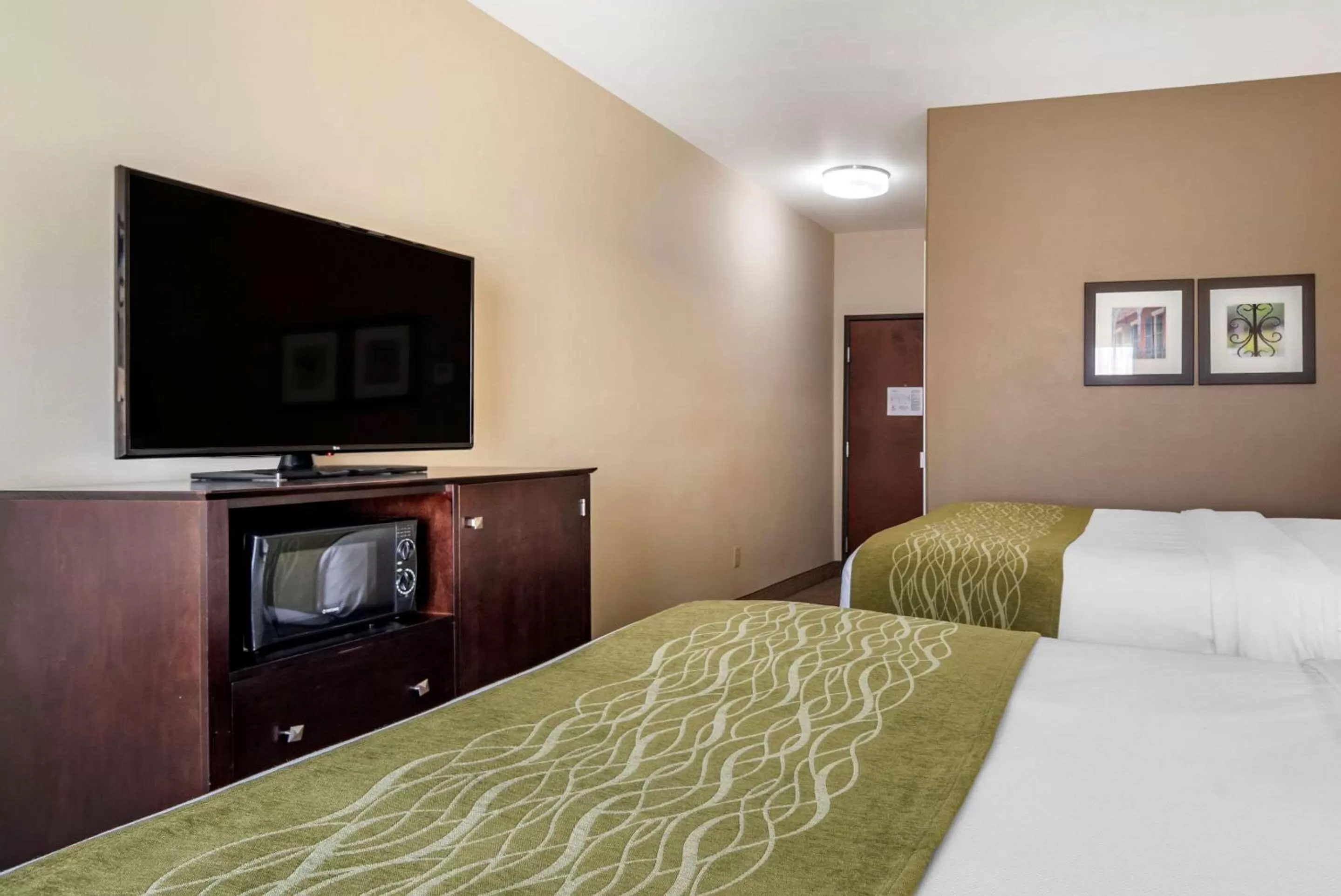 Photo of the whole room, Bed in Comfort Inn & Suites Scott-West Lafayette