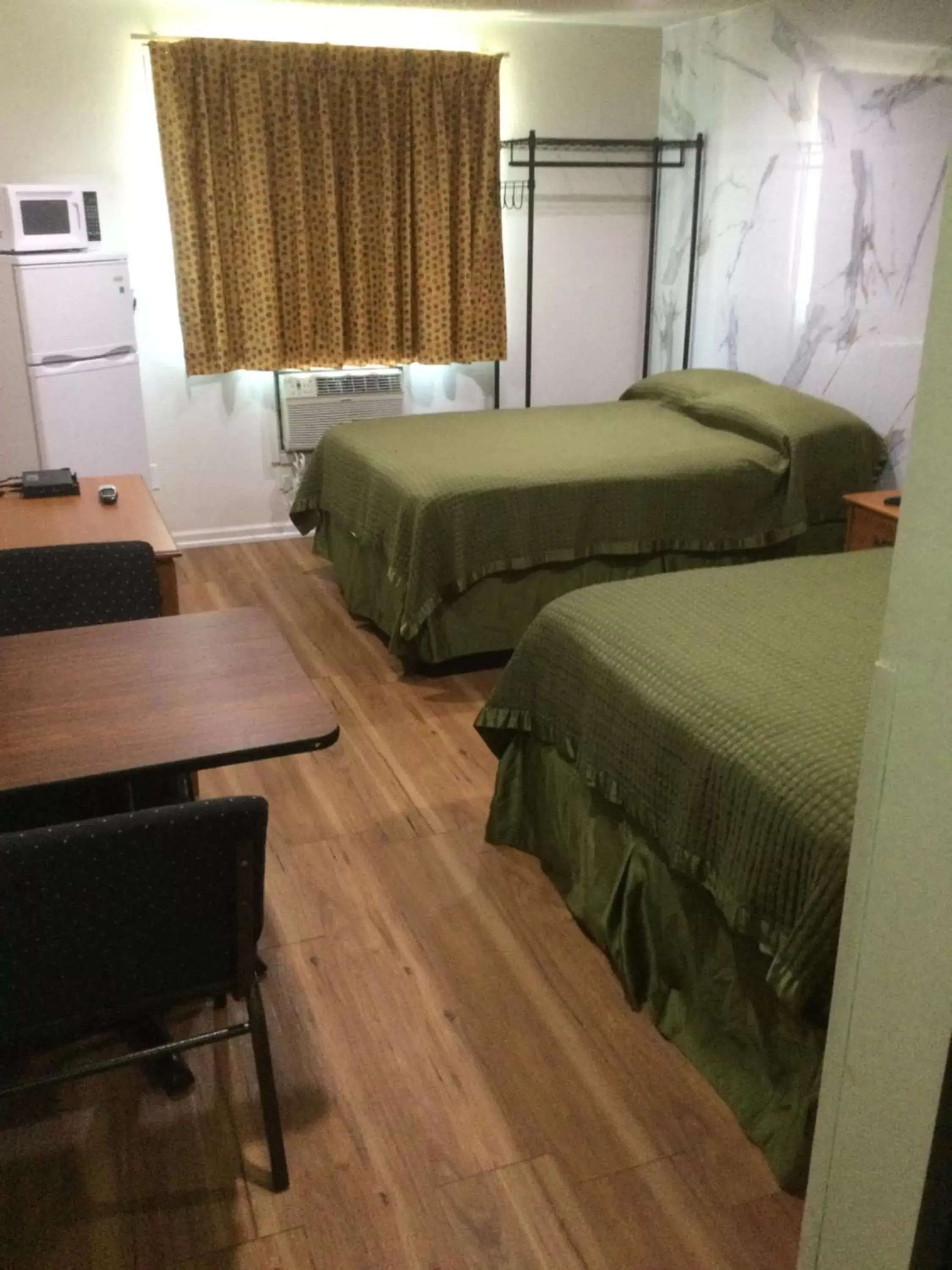 Photo of the whole room, Bed in Americas Express Inn Rocky Mount Photo of the whole room, Bed in Americas Express Inn Rocky Mount