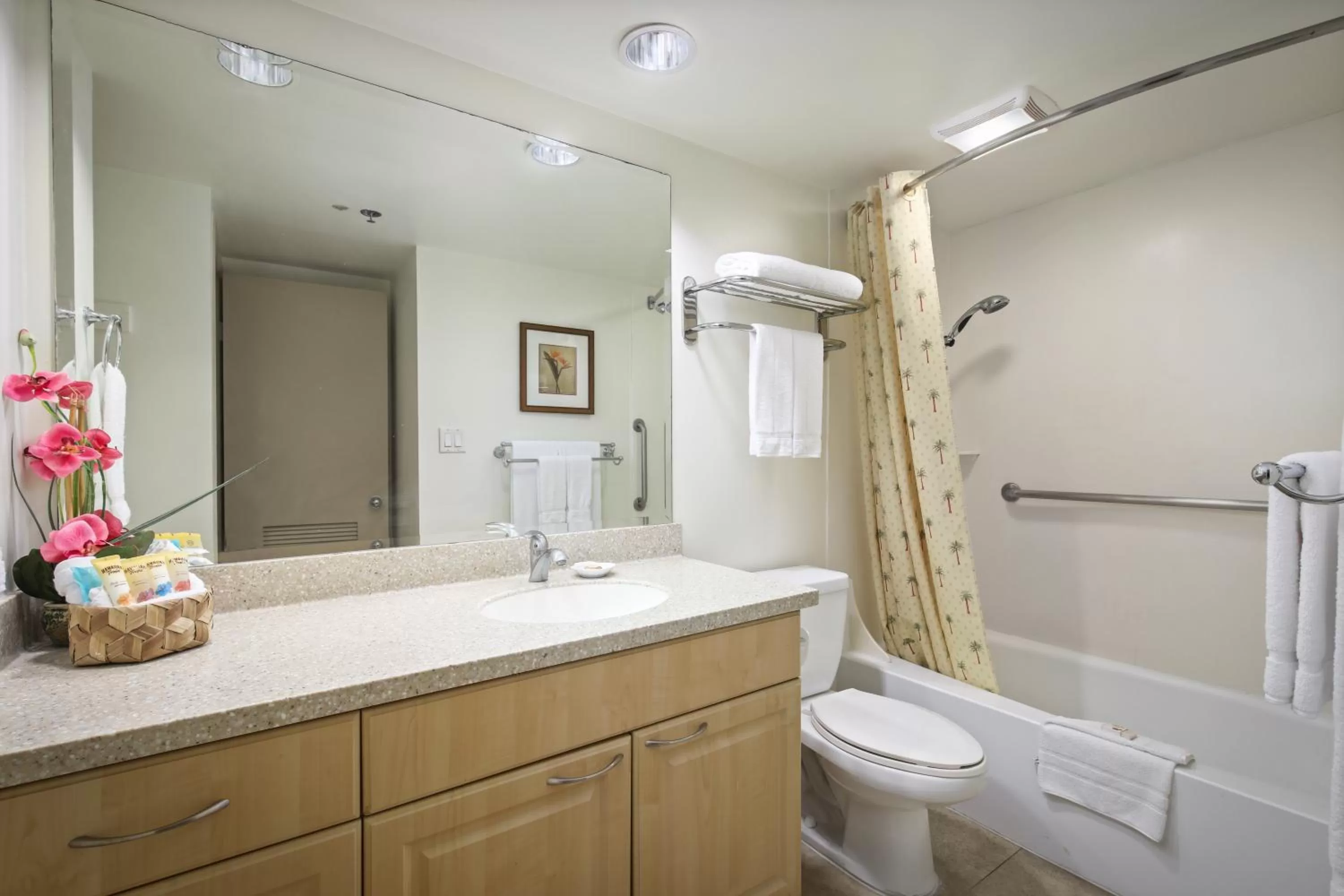 Shower in Aston Waikiki Sunset