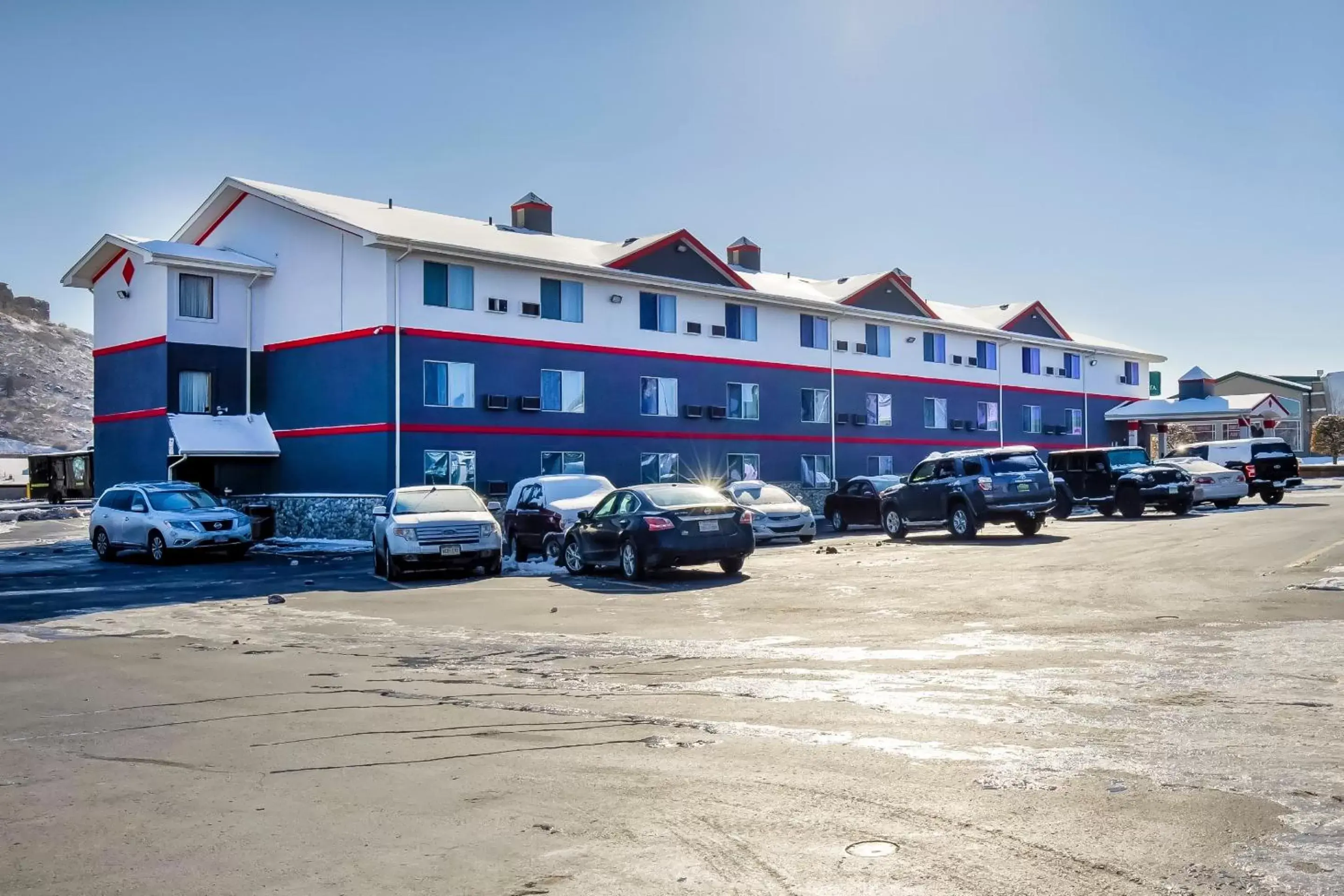 Parking, Property Building in OYO Hotel Castle Rock CO Downtown