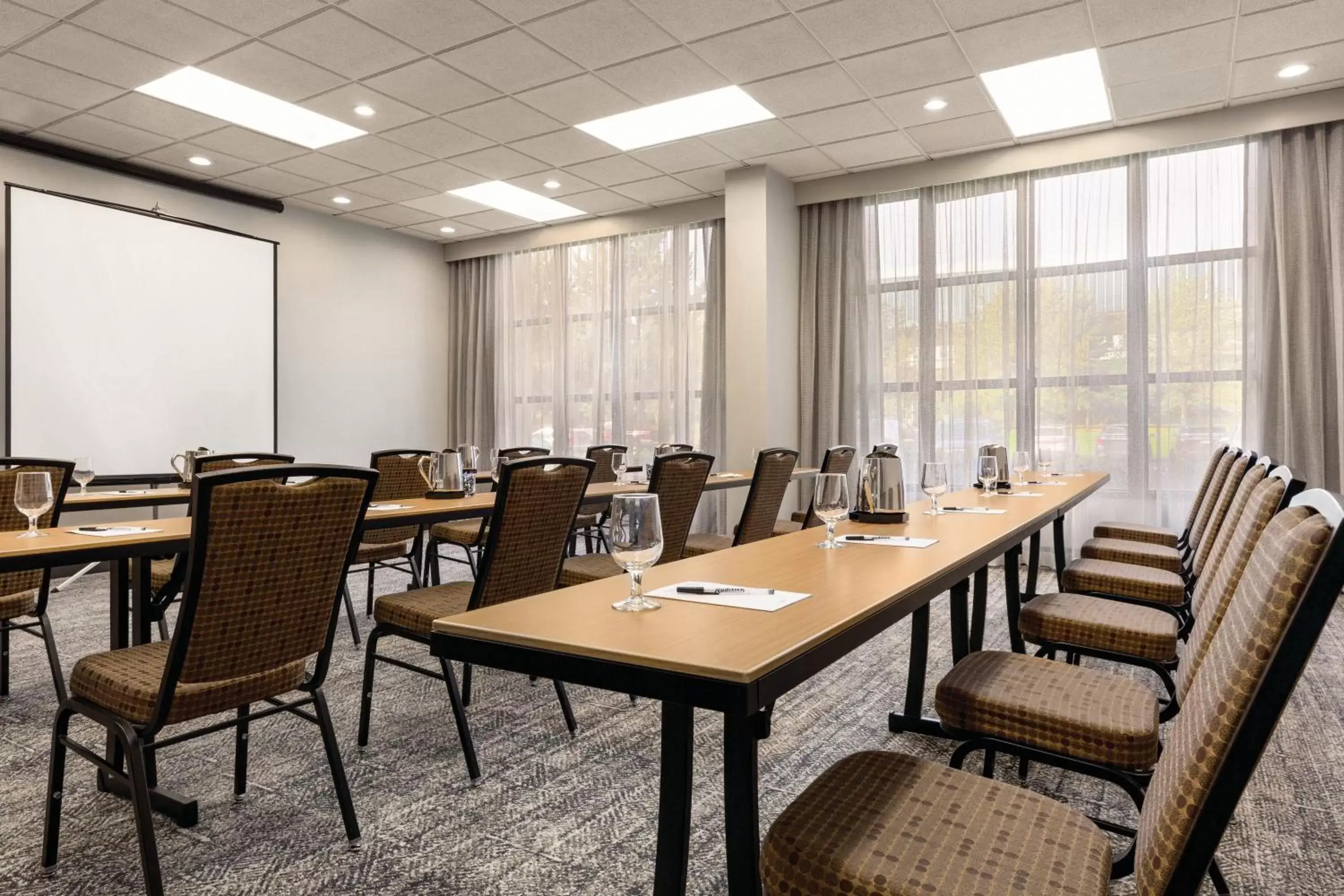 Business facilities in Radisson Hotel Seattle Airport