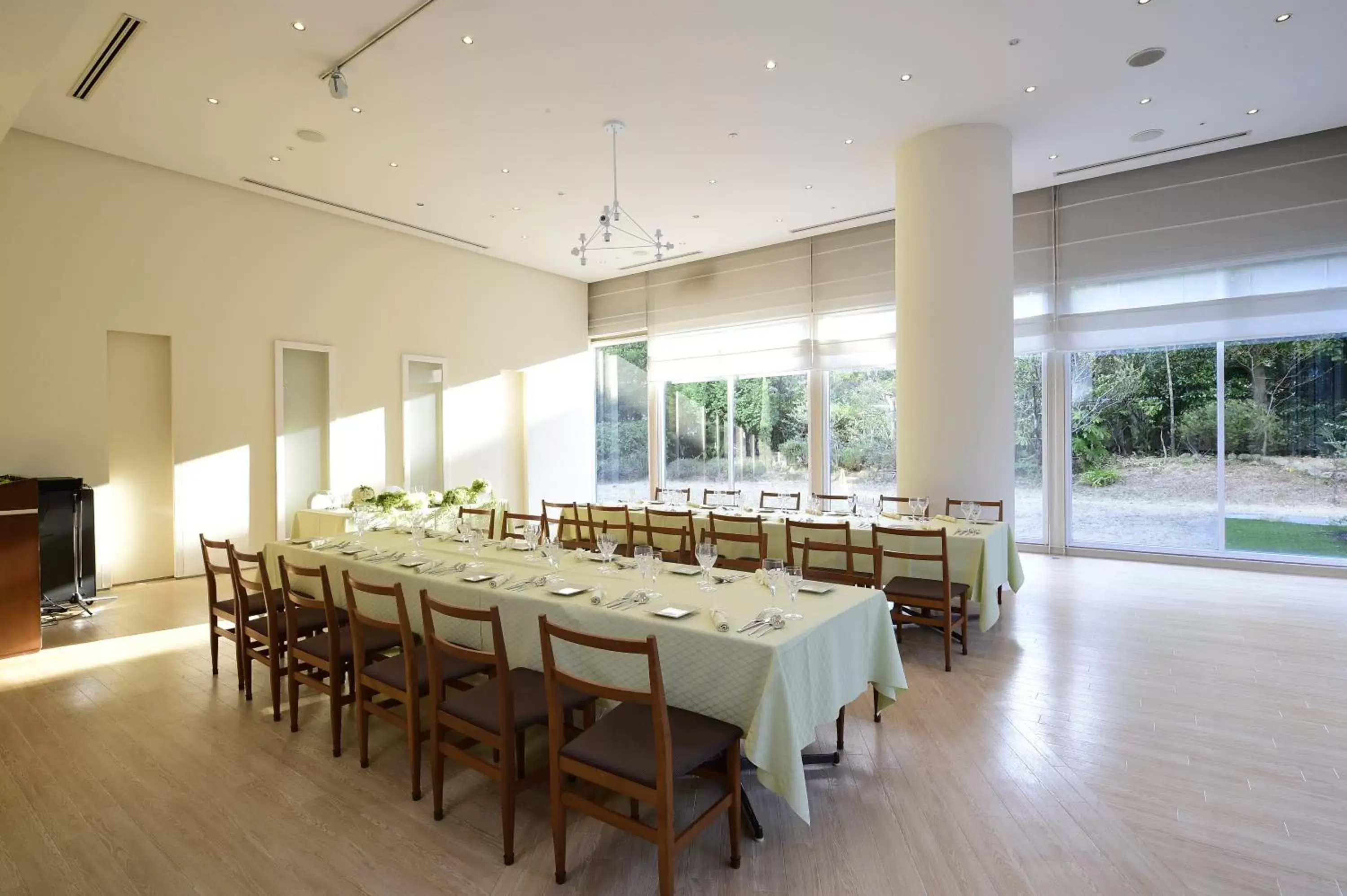 Banquet/Function facilities in Hotel Hewitt Koshien