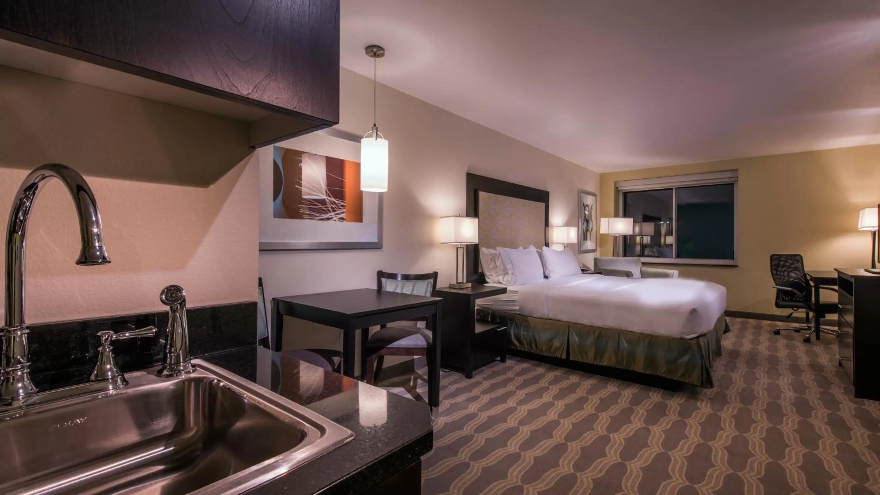 Photo of the whole room, Bed in Holiday Inn Express & Suites Colorado Springs Central by IHG