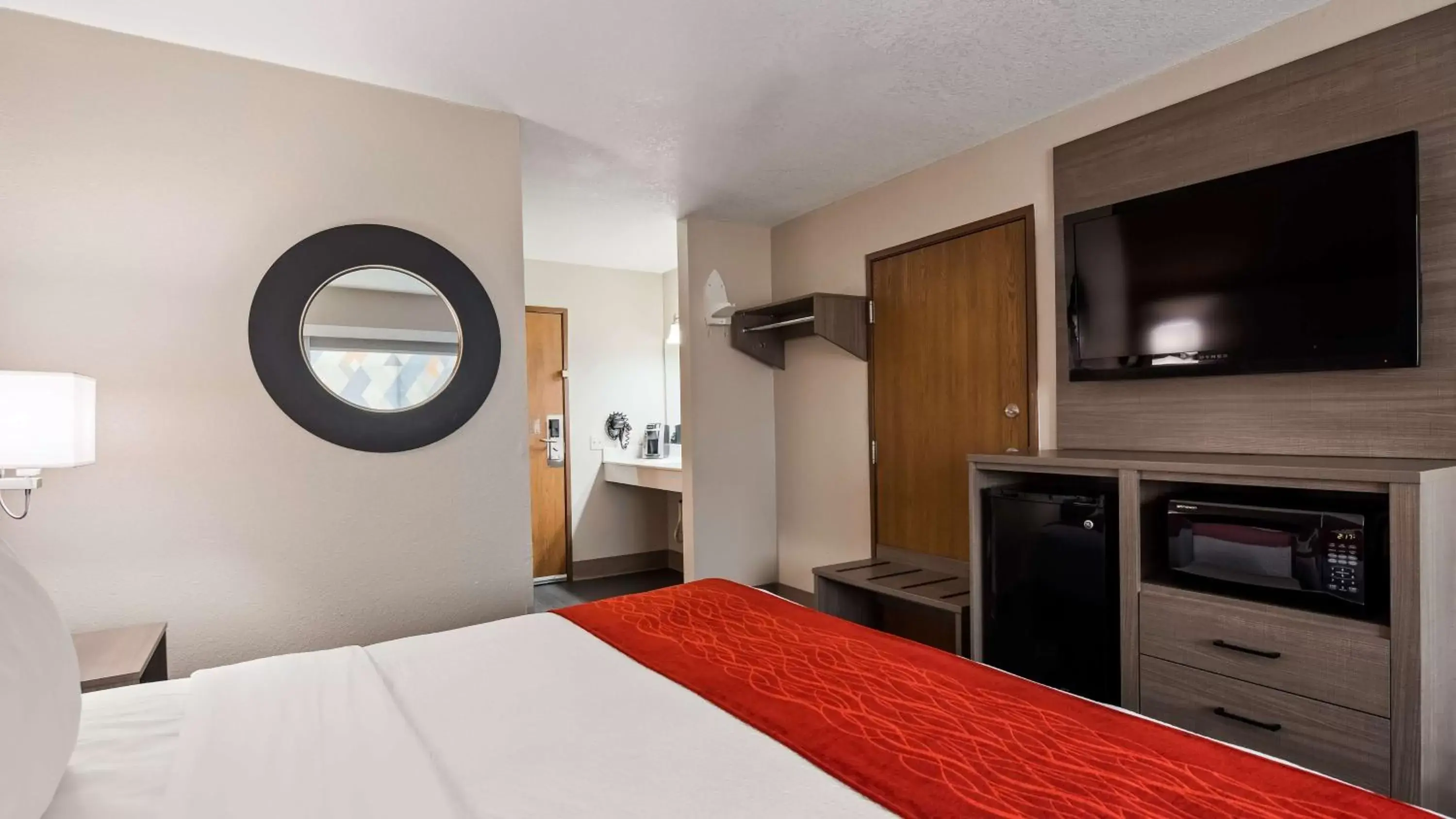 Photo of the whole room, Bed in SureStay Plus Hotel by Best Western Kearney