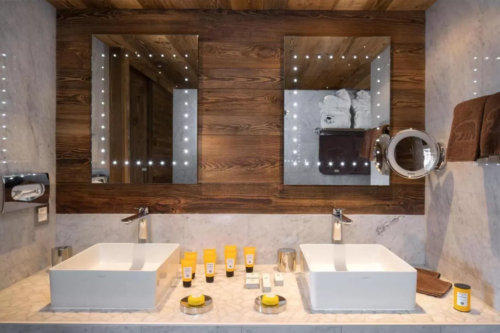 Bathroom in Hostellerie du Pas de l'Ours "Relais et Châteaux"