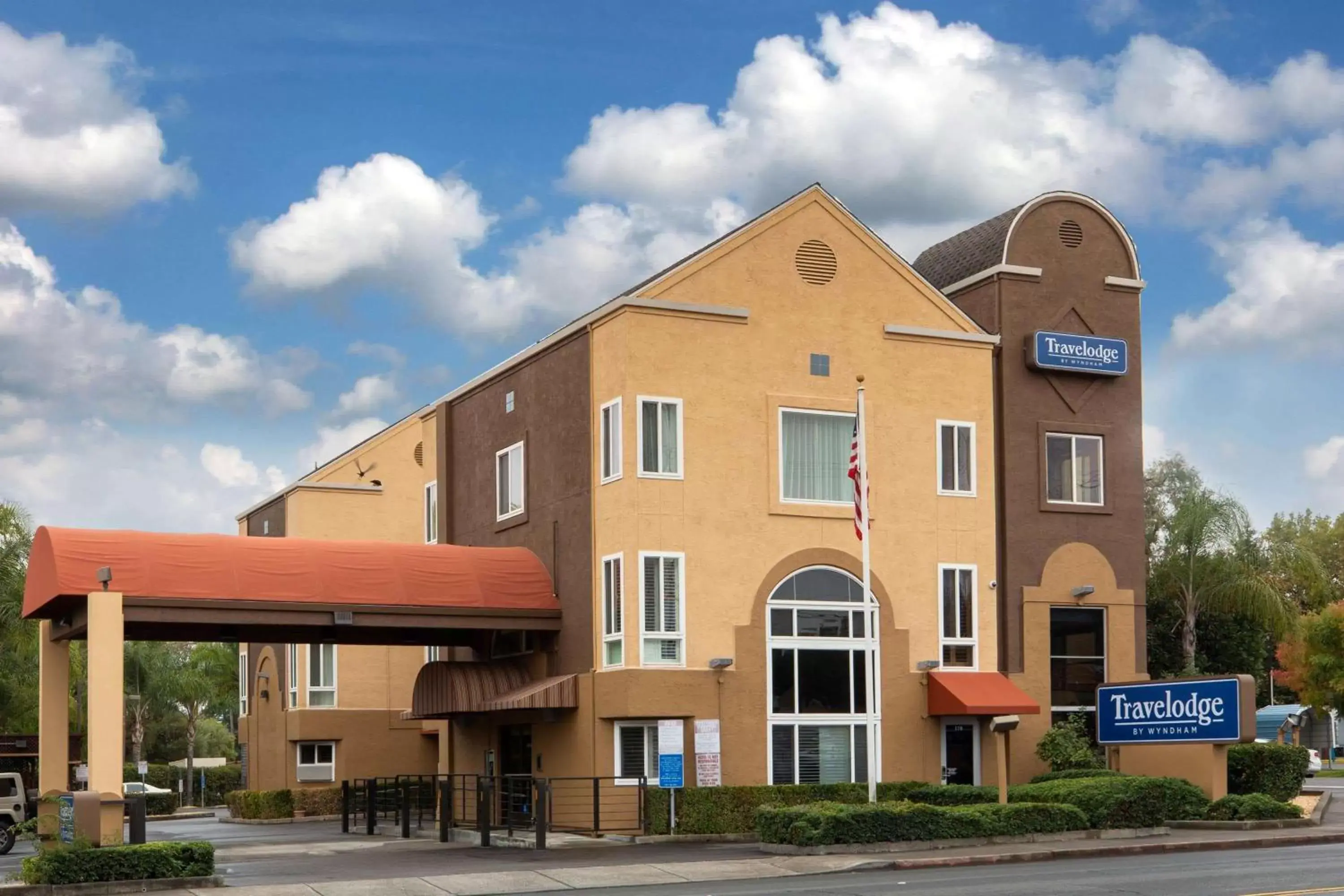 Property building in Hotel Vinea Healdsburg