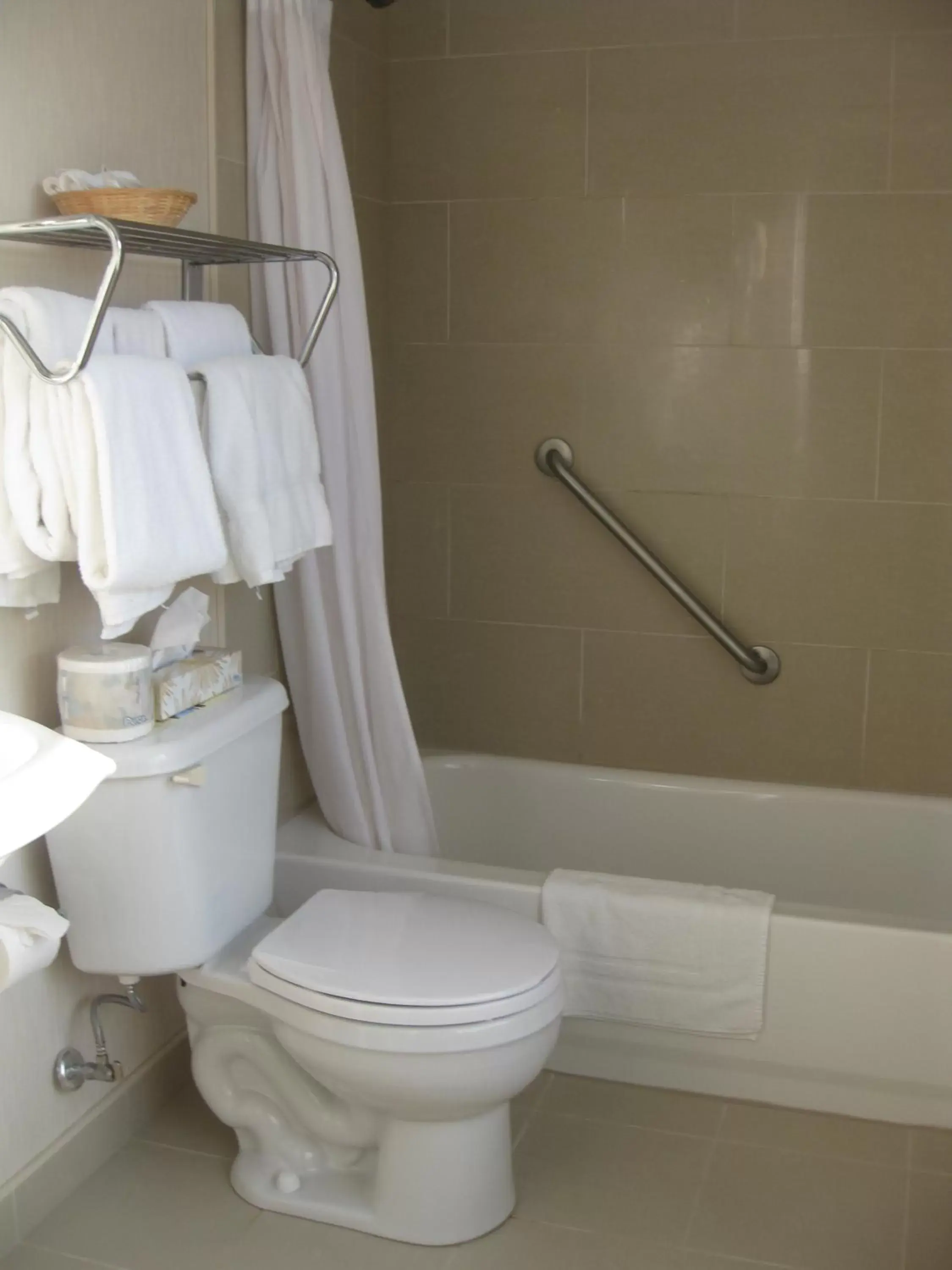 Bathroom in Glynmill Inn