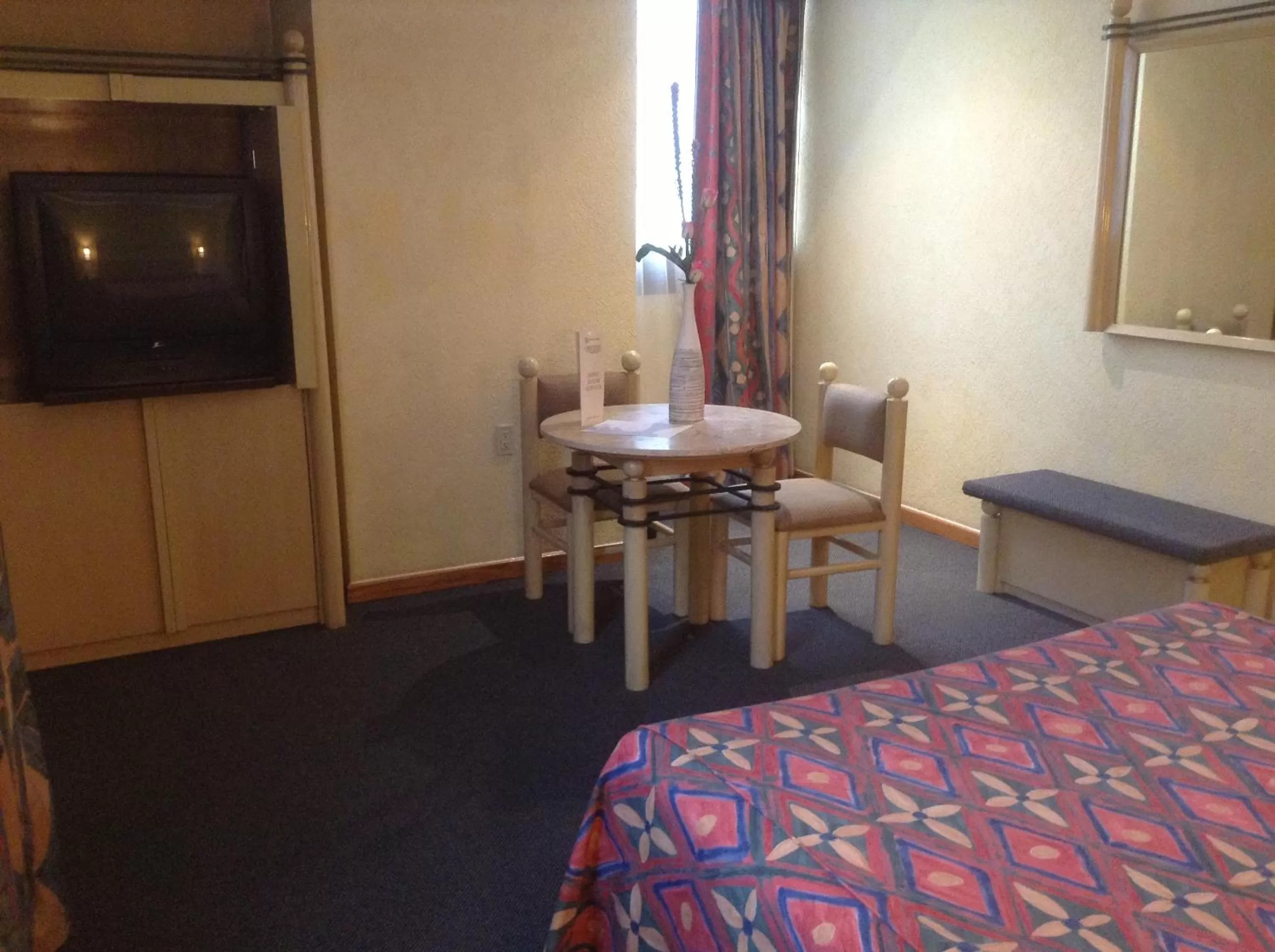 TV and multimedia, Bed in Hotel Sevilla