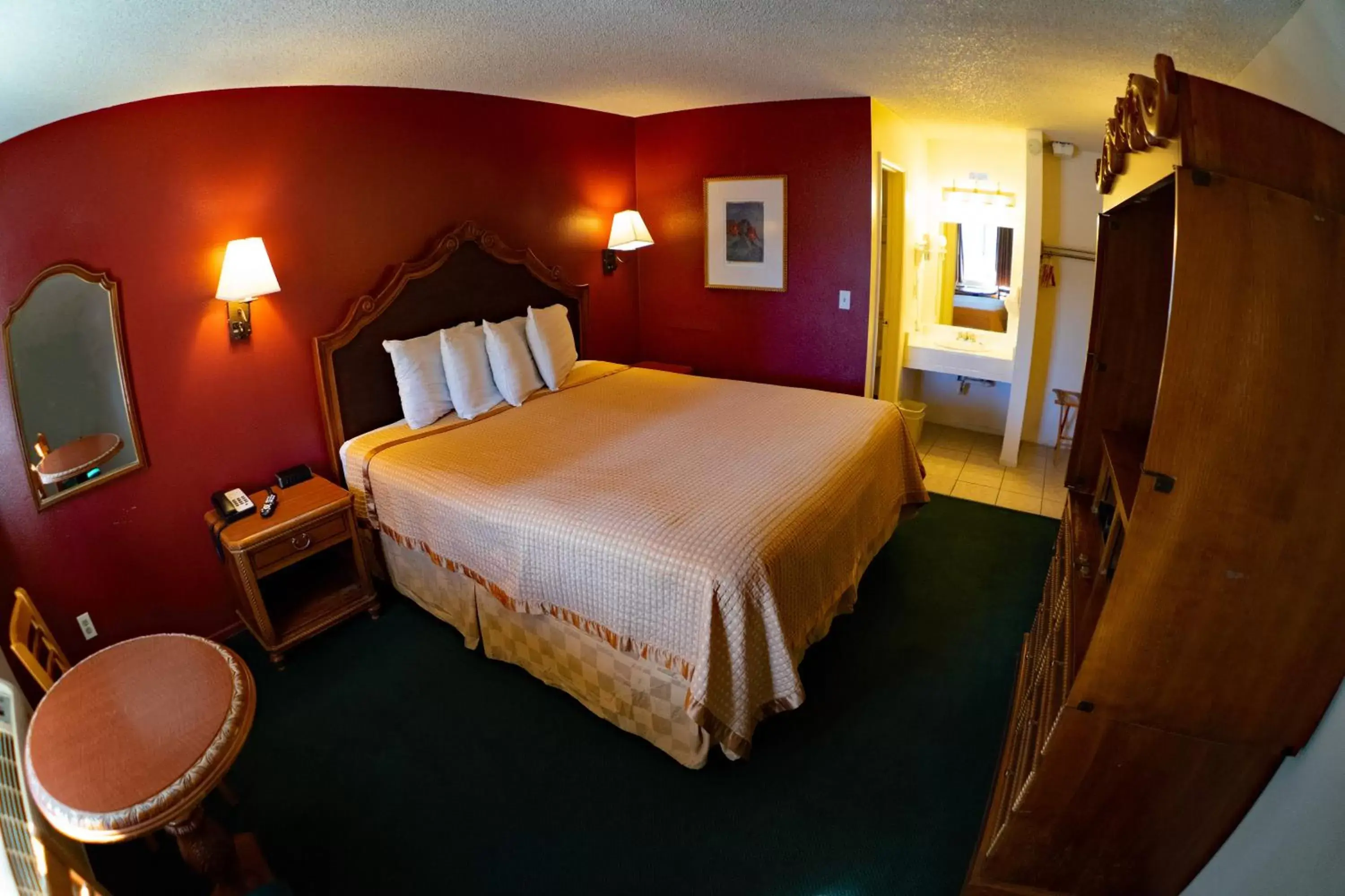 Bed in Windsor Inn Lake Havasu City