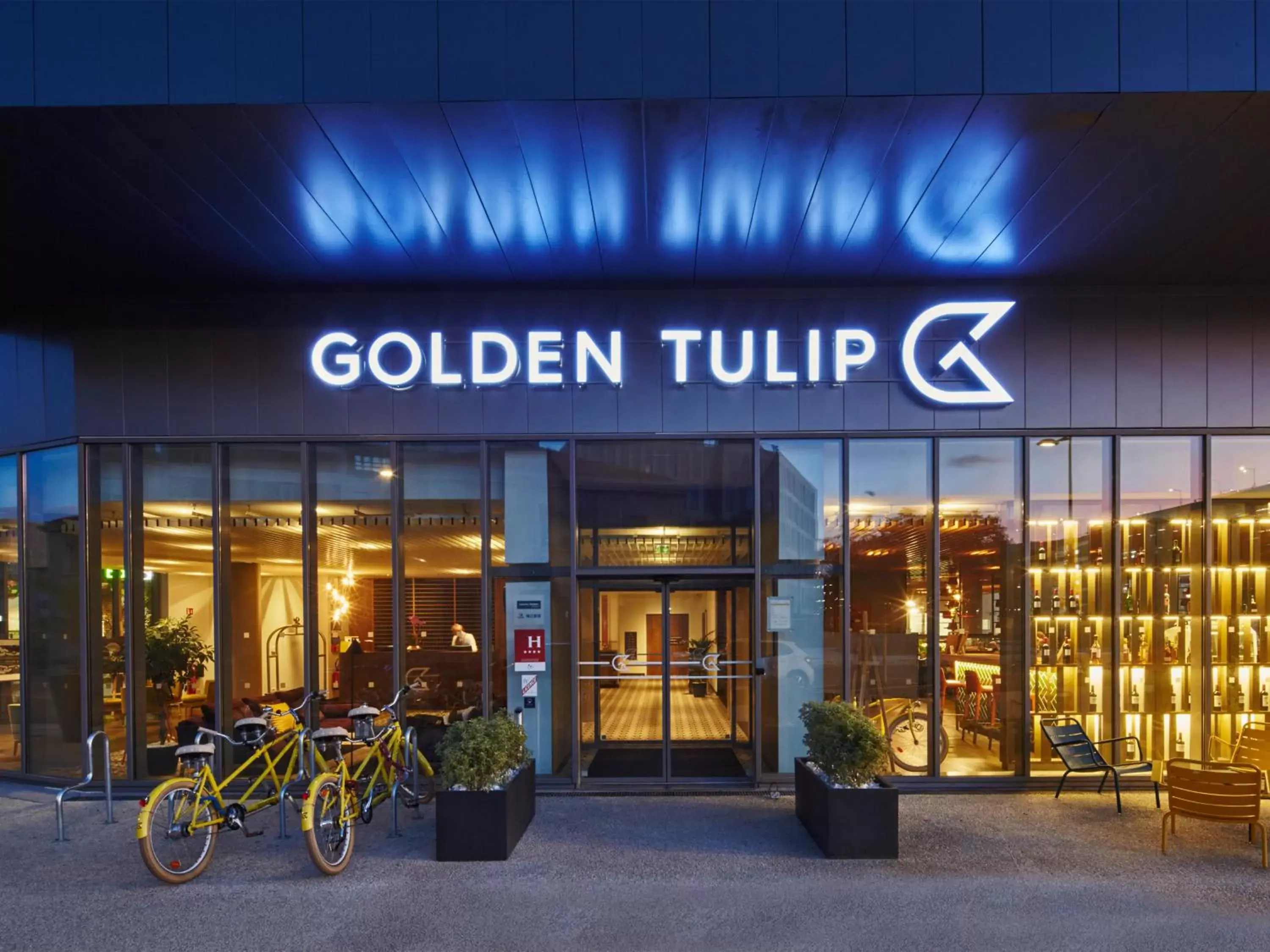 Facade/entrance in Golden Tulip Bordeaux Euratlantique