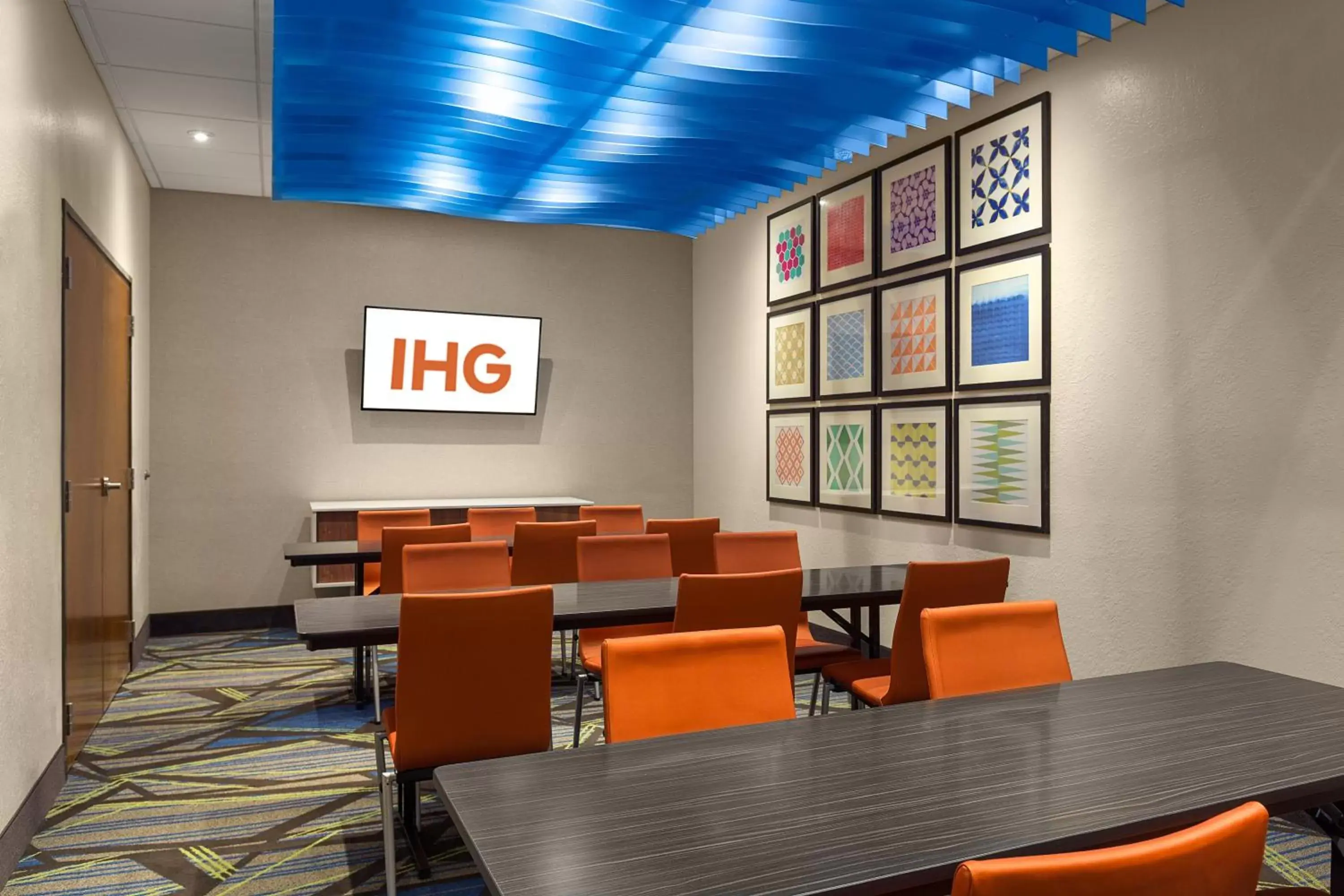 Meeting/conference room, Restaurant/Places to Eat in Holiday Inn Express - Lake Park, an IHG Hotel