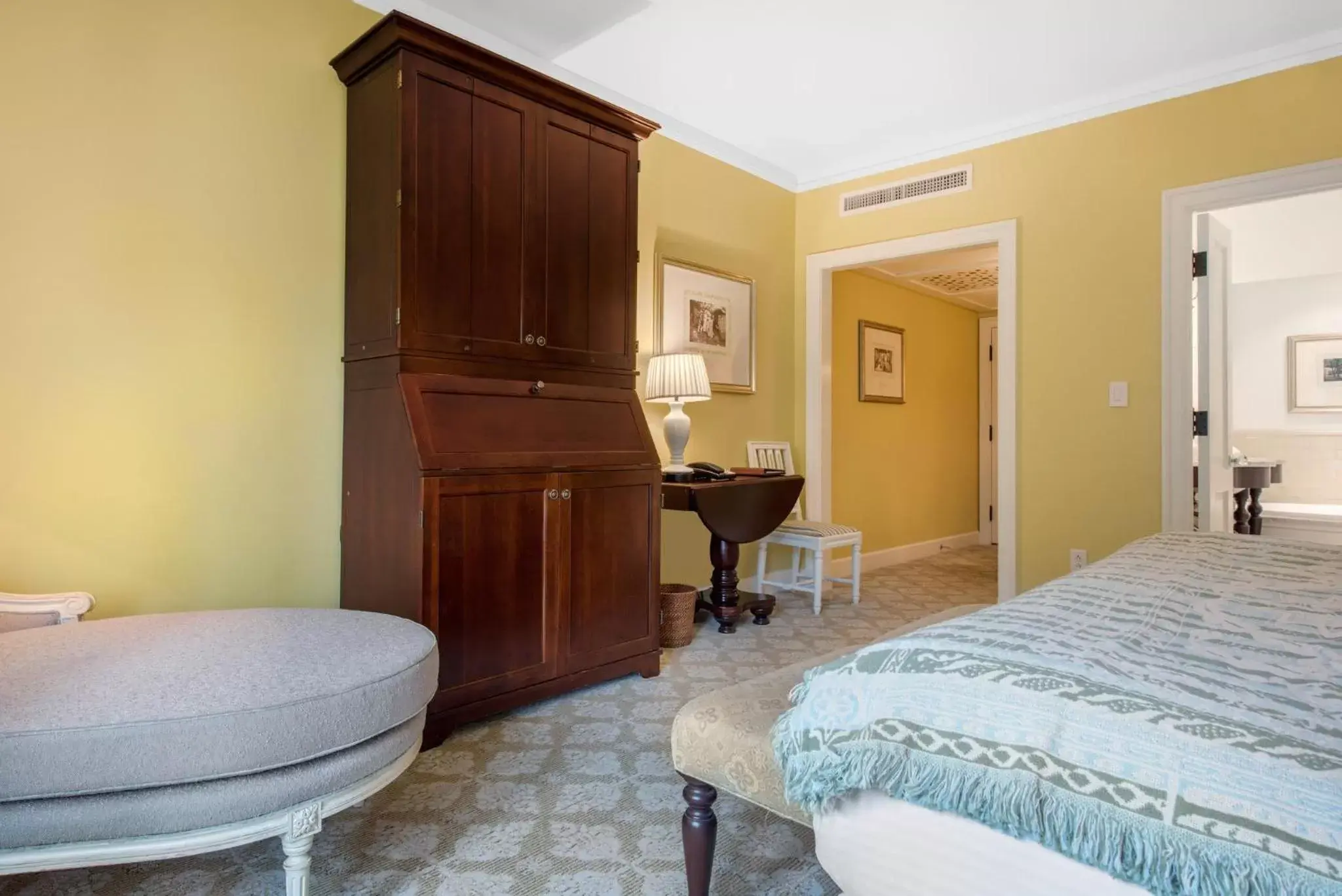 Photo of the whole room, Bed in Omni Bedford Springs Resort