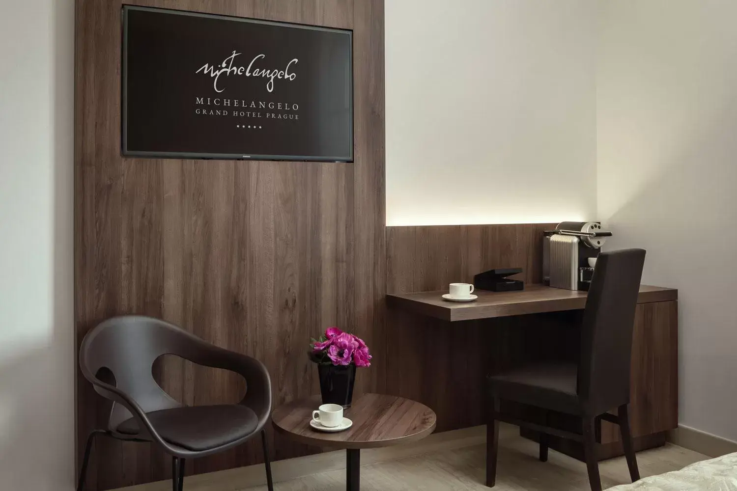 Coffee/tea facilities in Michelangelo Grand Hotel