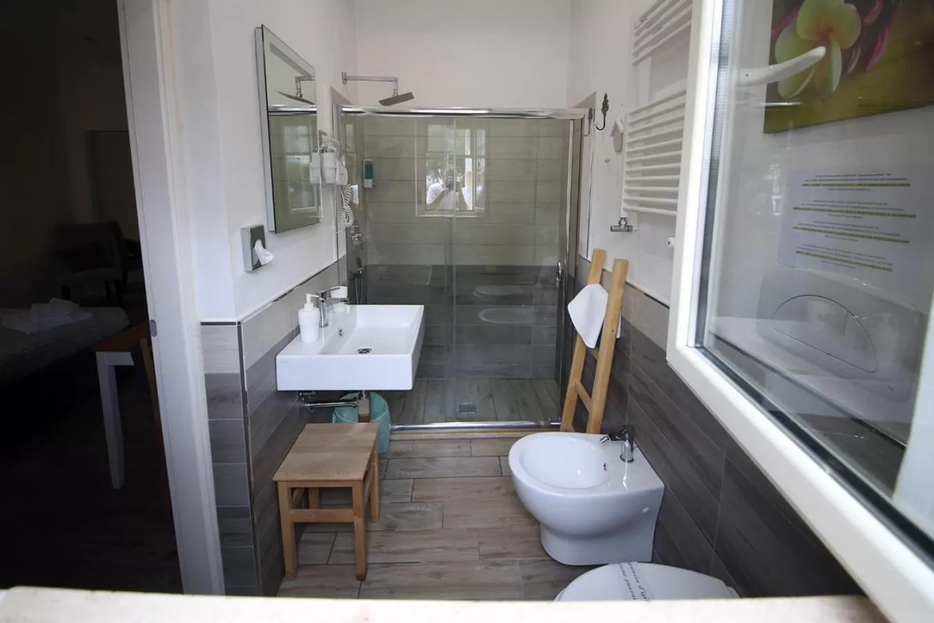 Shower in La piazzetta