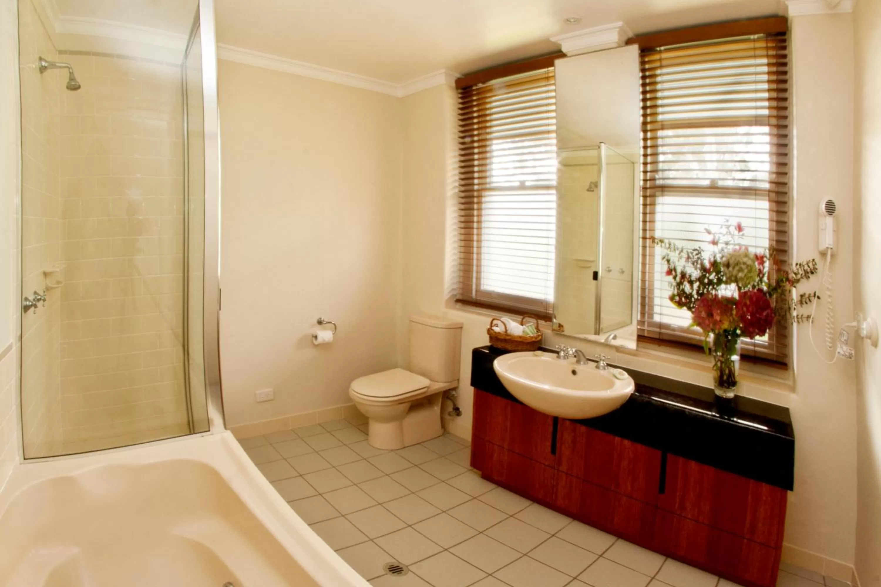 Bathroom in Linaker Art Deco Motel