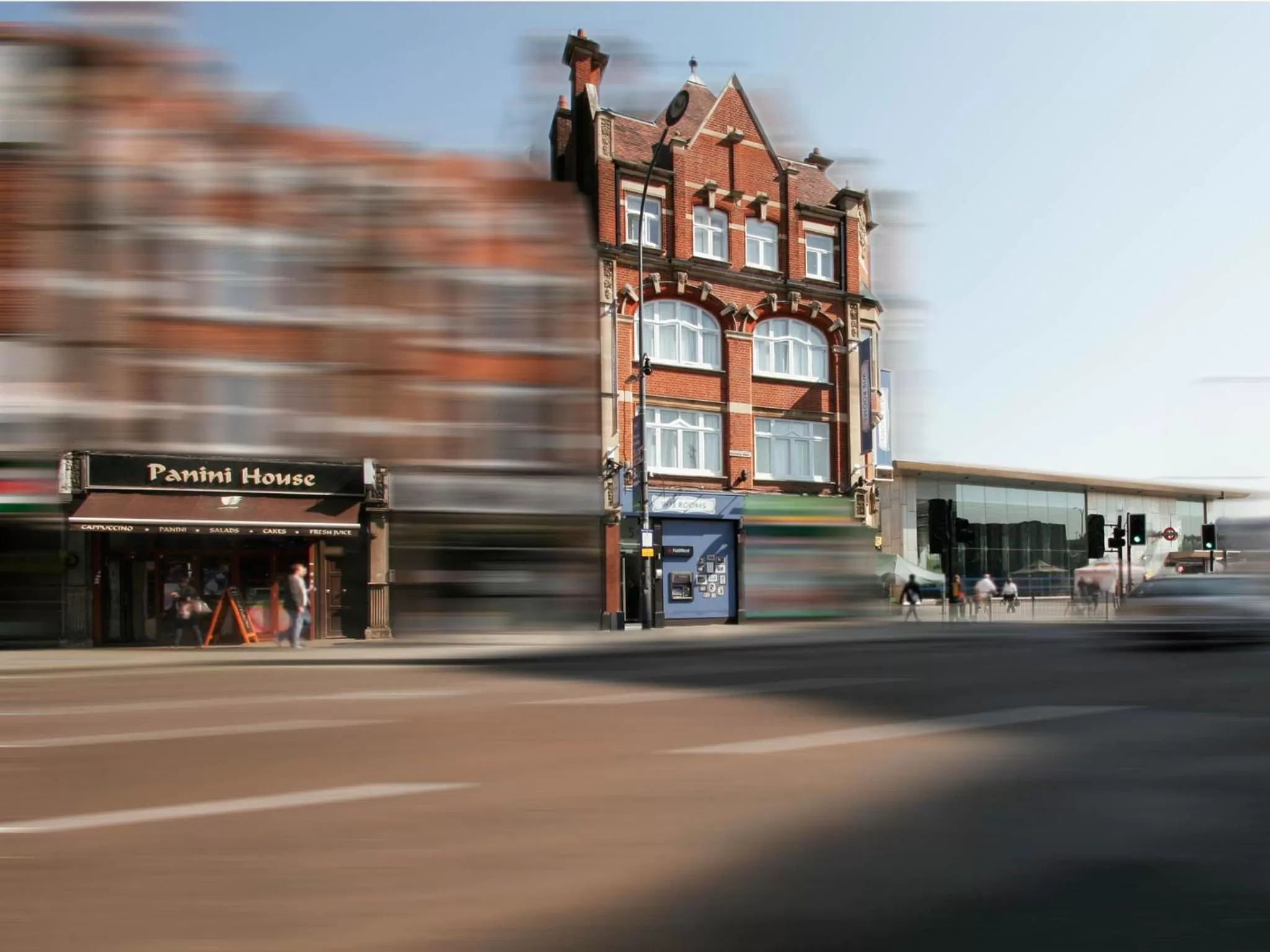 Facade/entrance in W12 Rooms