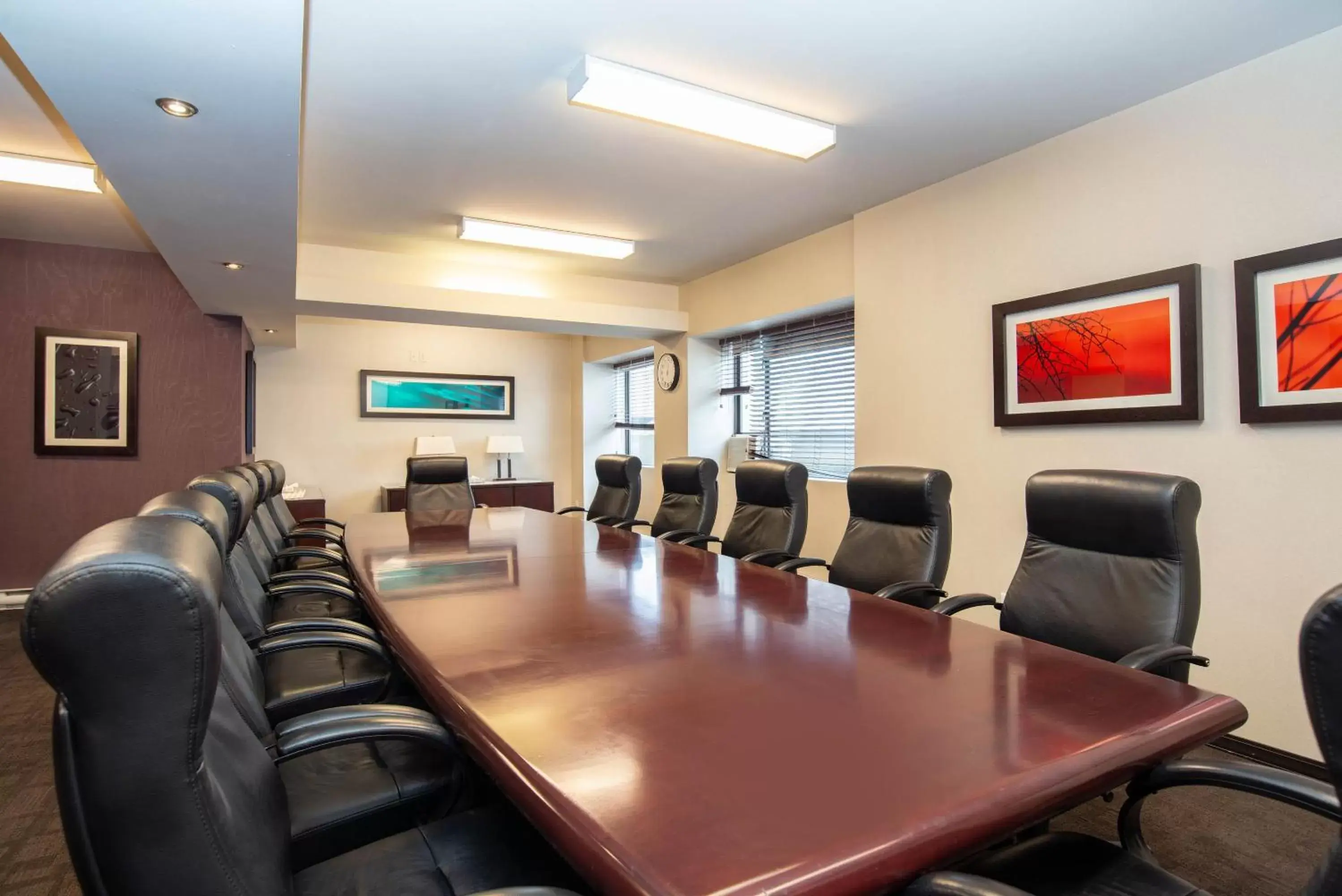 Meeting/conference room in Sandman Suites Vancouver on Davie