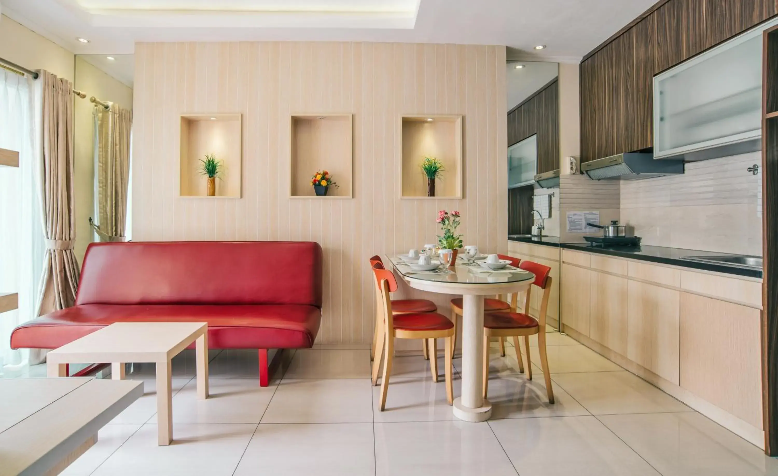 Dining Area in Ravarine Suite Apartment