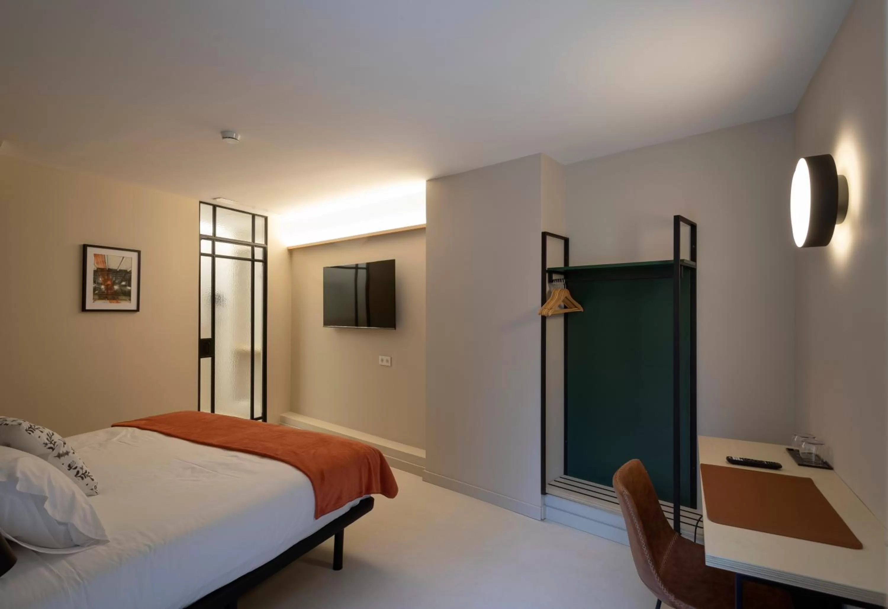 TV and multimedia, Bed in Mythic Valencia