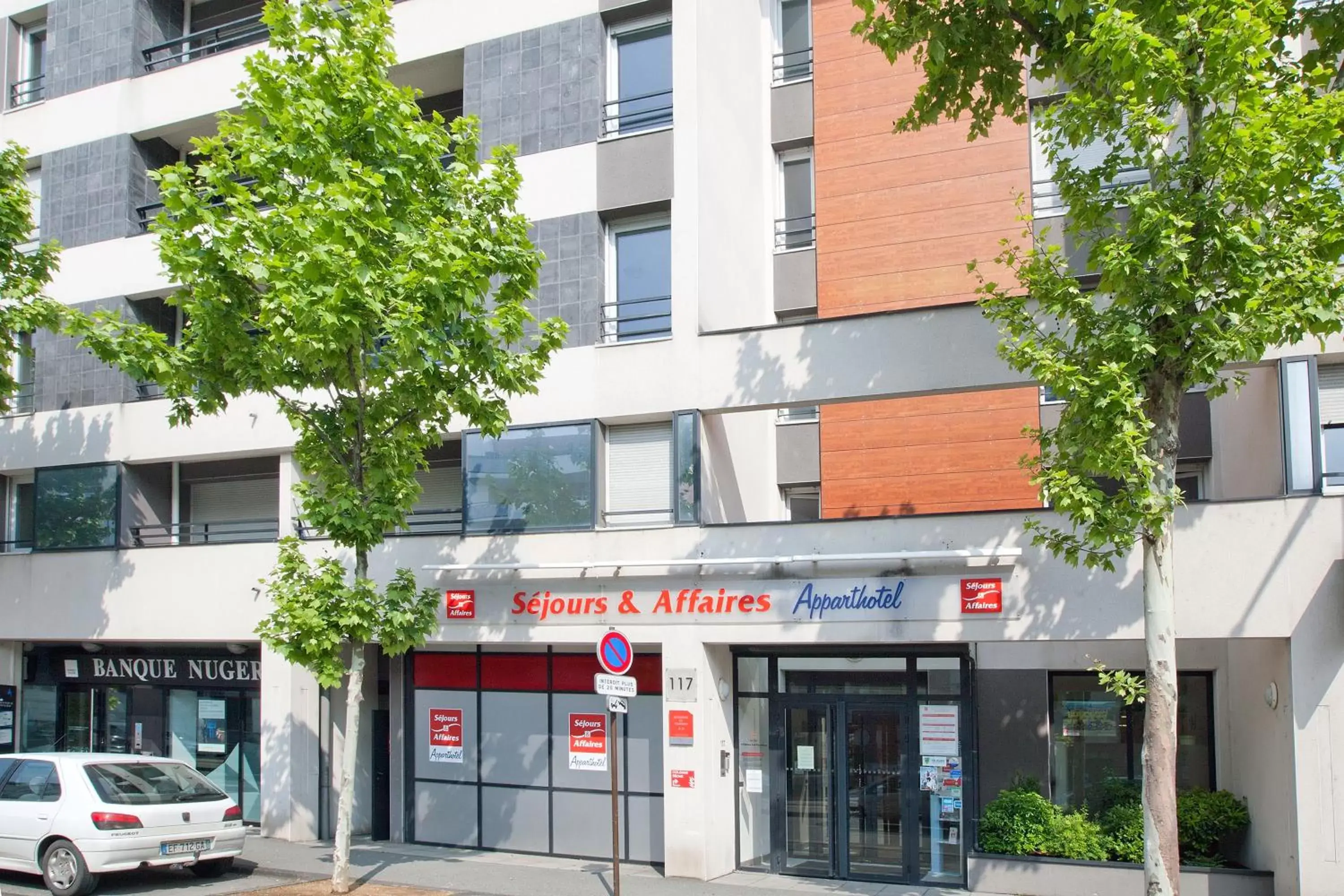 Facade/entrance, Property Building in Séjours & Affaires Clermont Ferrand Park République