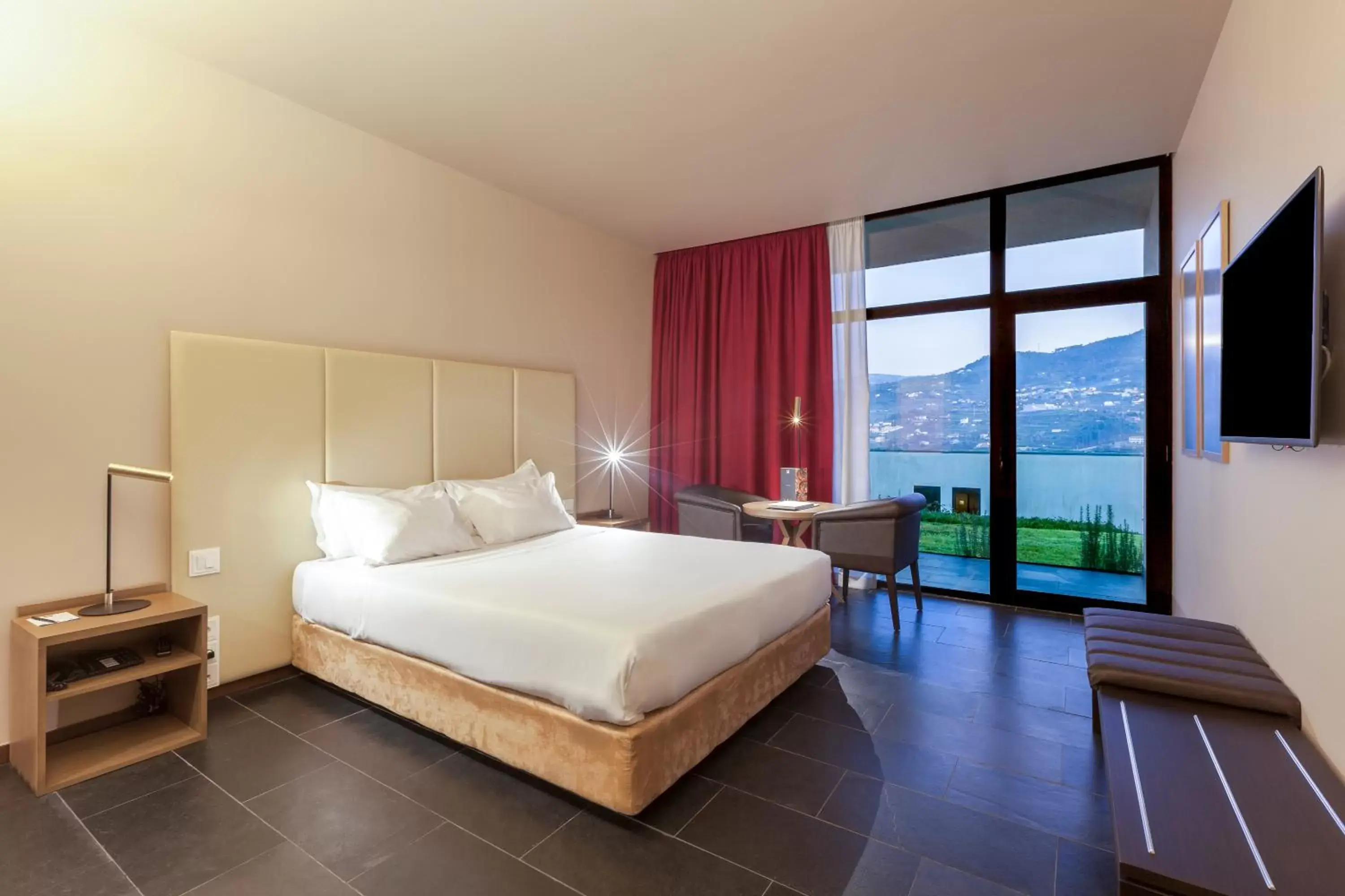 Bedroom, Mountain View in Douro Palace Hotel Resort & SPA