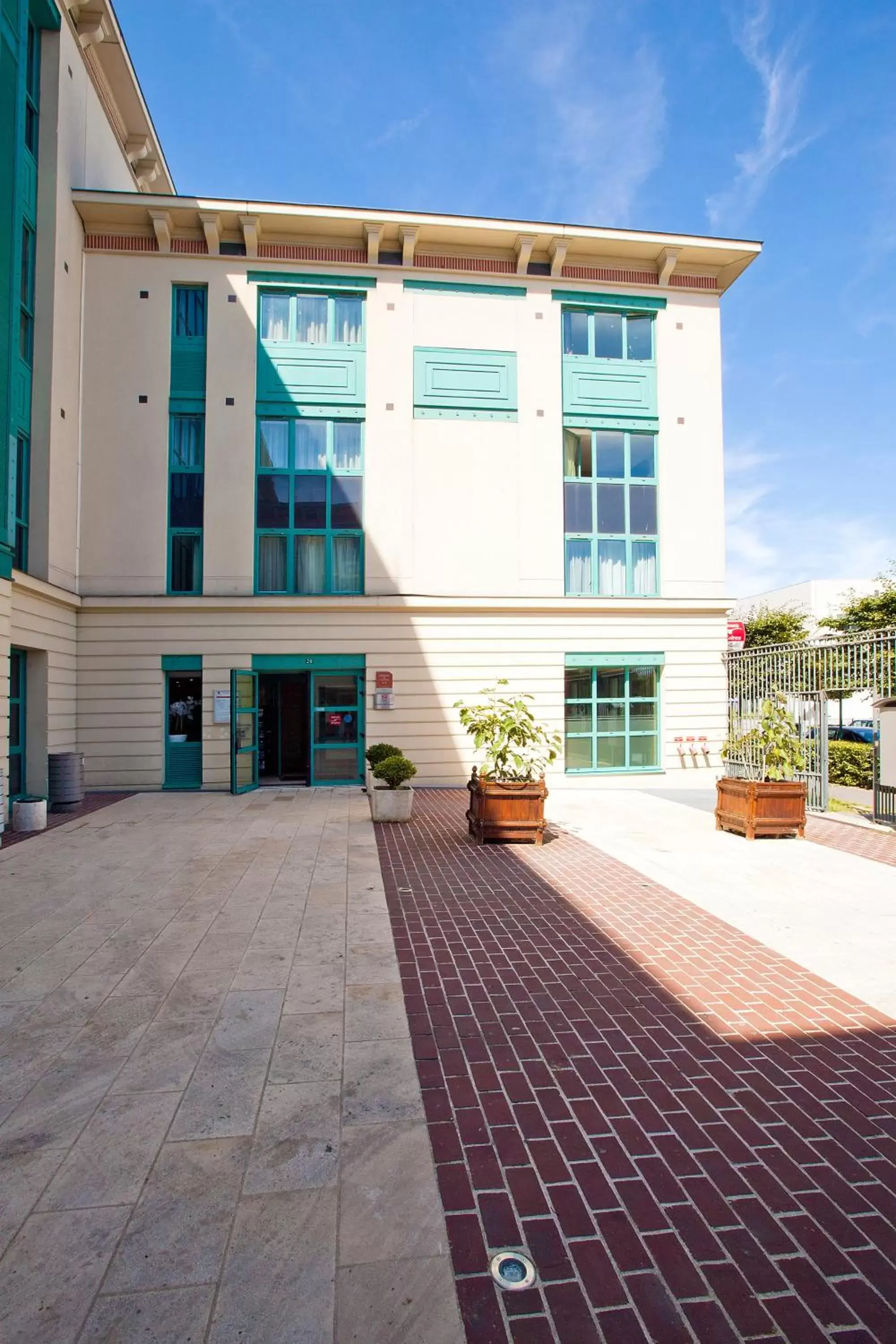 Facade/entrance in Séjours & Affaires Serris Rive Gauche Facade/entrance in Séjours & Affaires Serris Rive Gauche