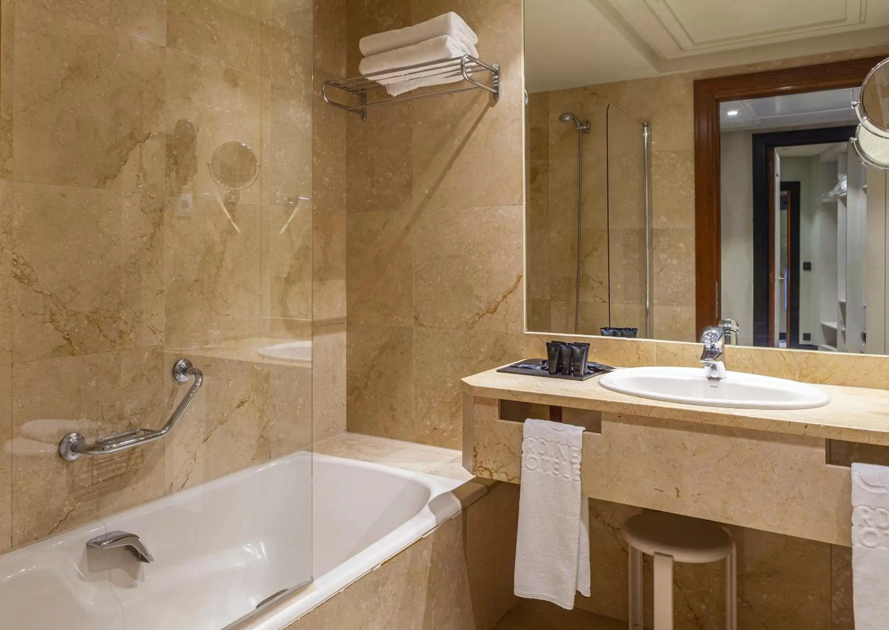 Bathroom in Hotel Bahía
