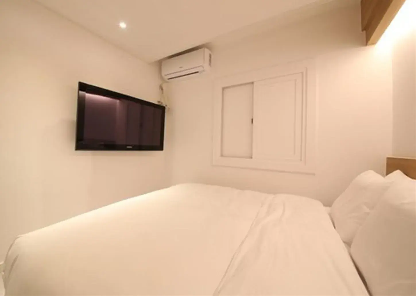 Photo of the whole room, Bed in Busan Seomyeon Business Hotel J7                                                                