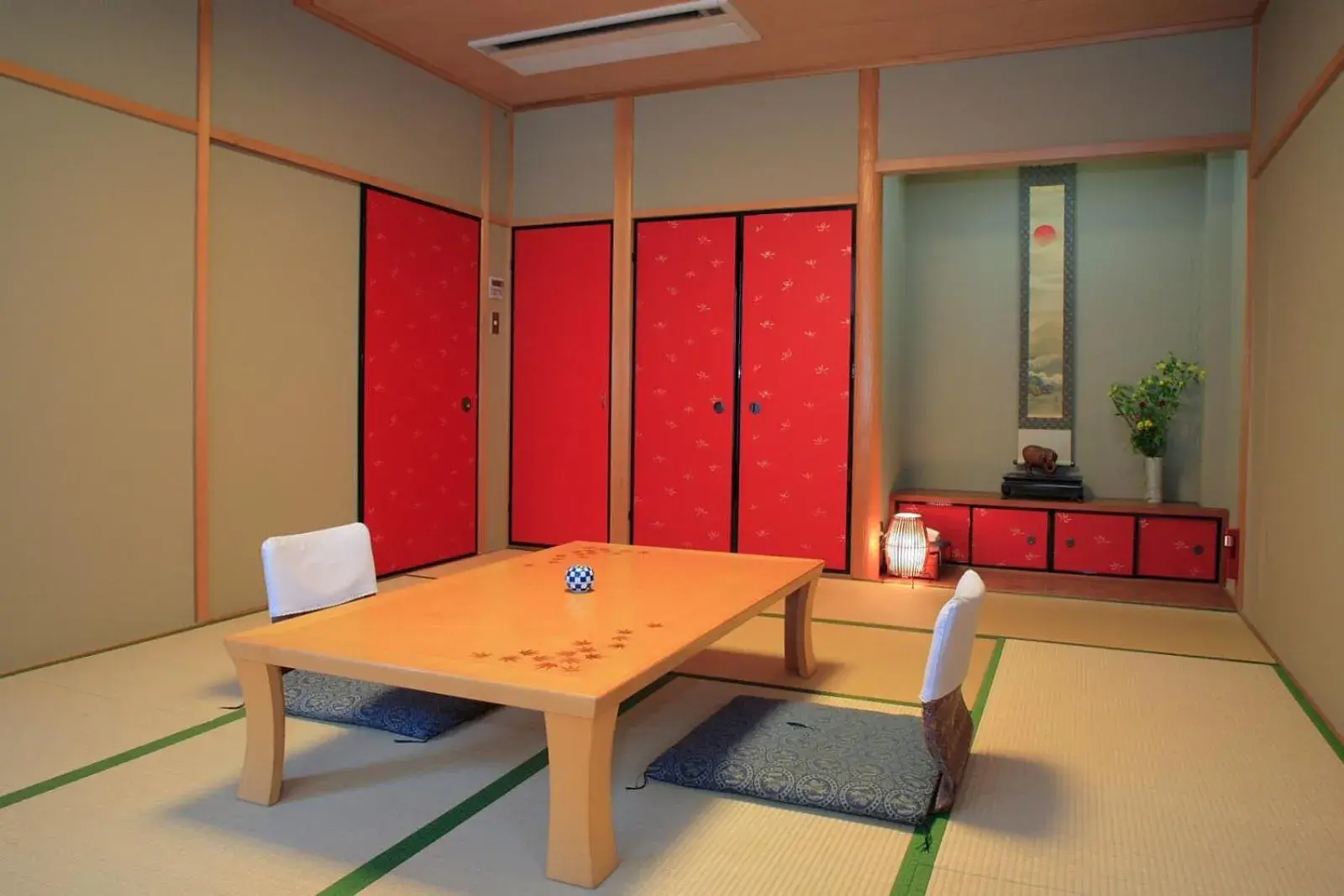 Living room in Kyoto Nanzenji Ryokan Yachiyo