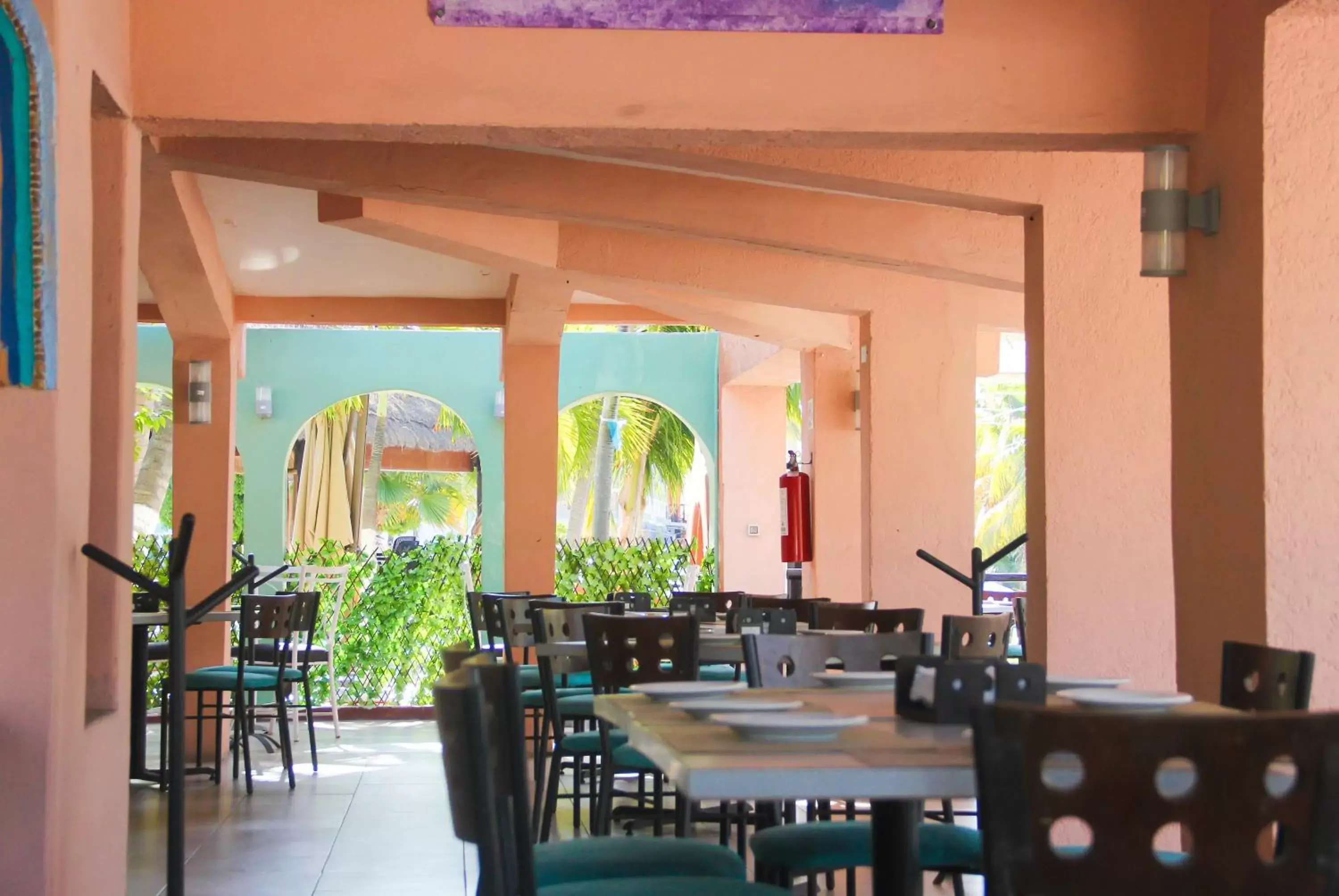Restaurant/Places to Eat in Hotel Posada del Mar