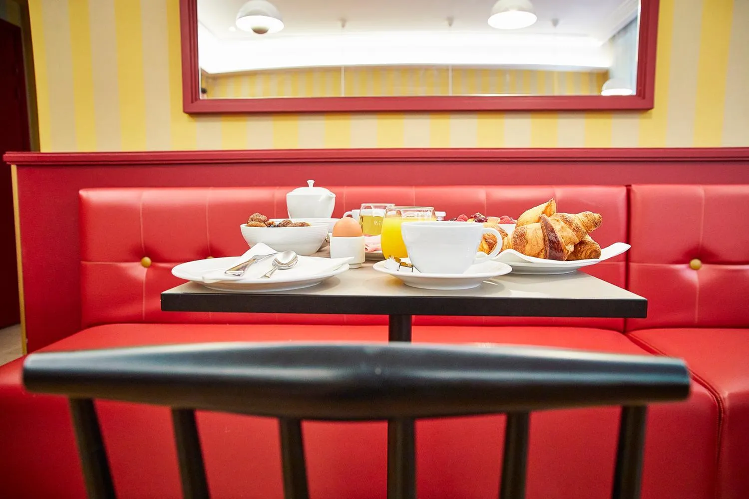 Continental breakfast in Hôtel Des Artistes